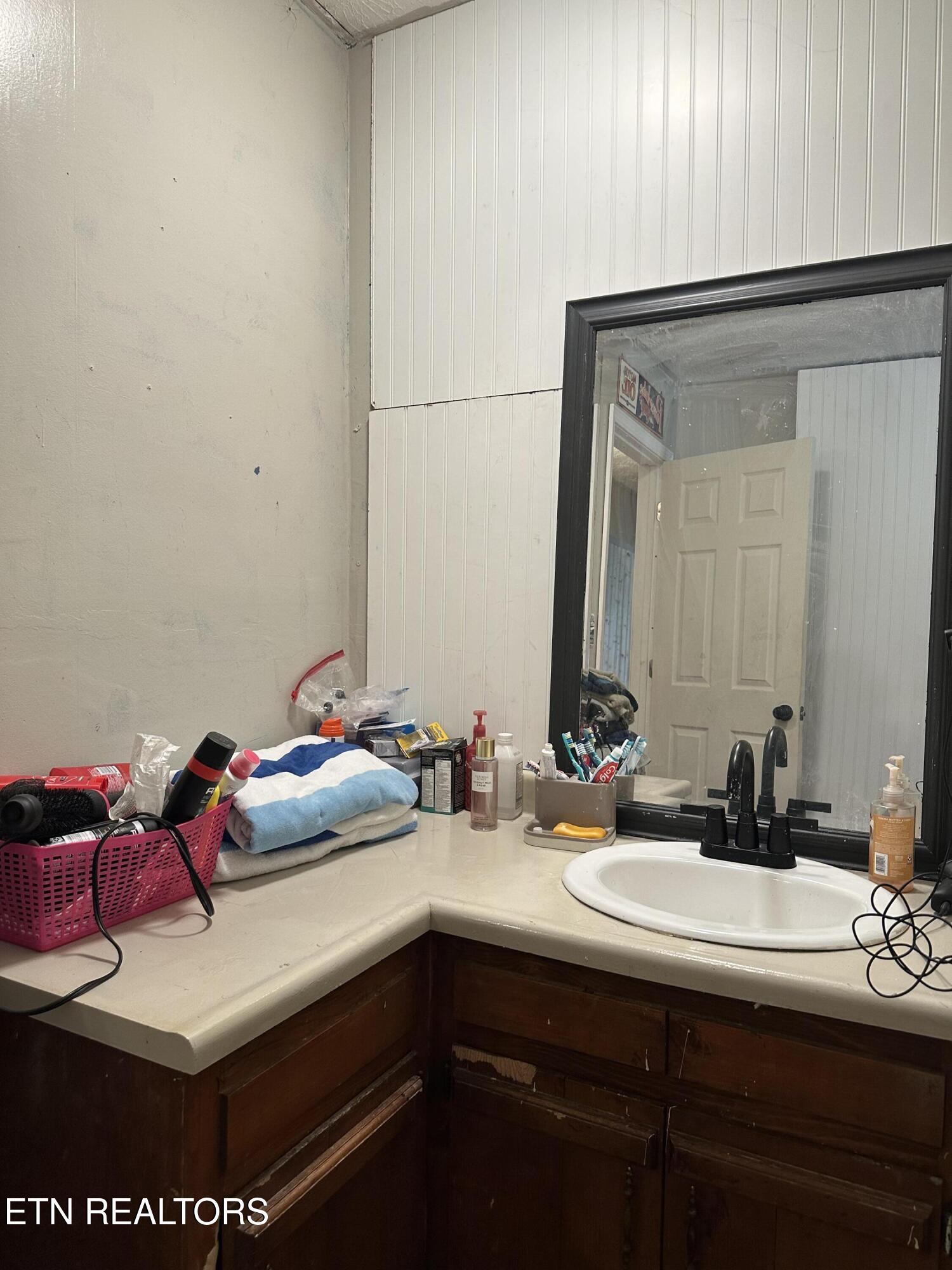233 Watkins Lane Jacksboro TN 37757
