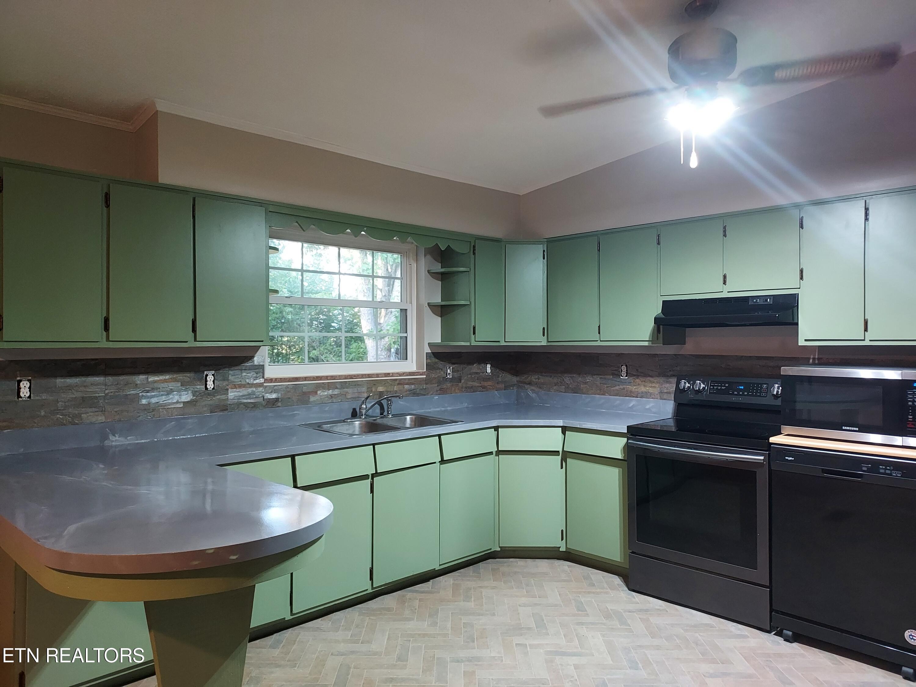379 Luther Villa Road Sneedville TN 37869