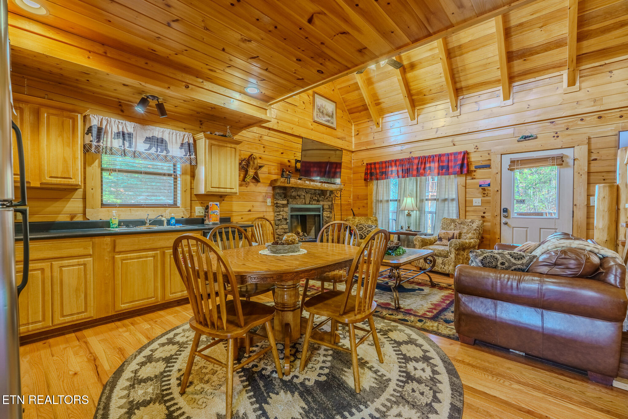 2010 Bear Creek Way Pigeon Forge TN 37862