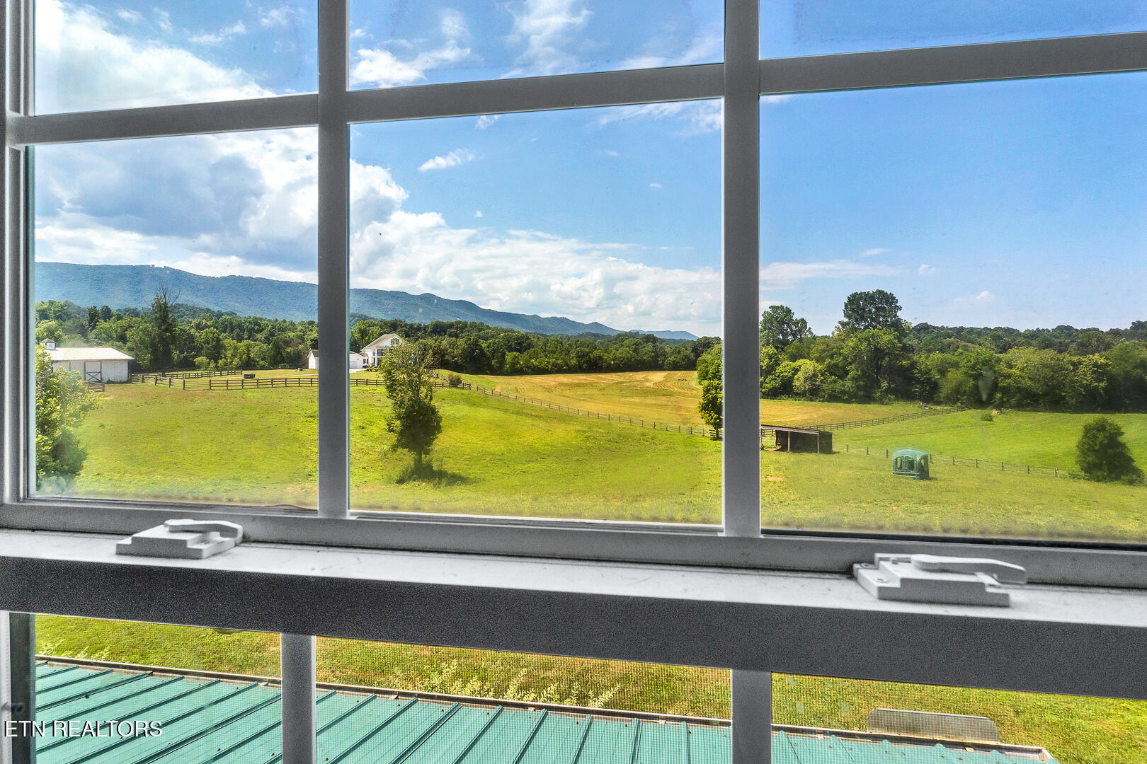 1565 Ellejoy Road Seymour TN 37865