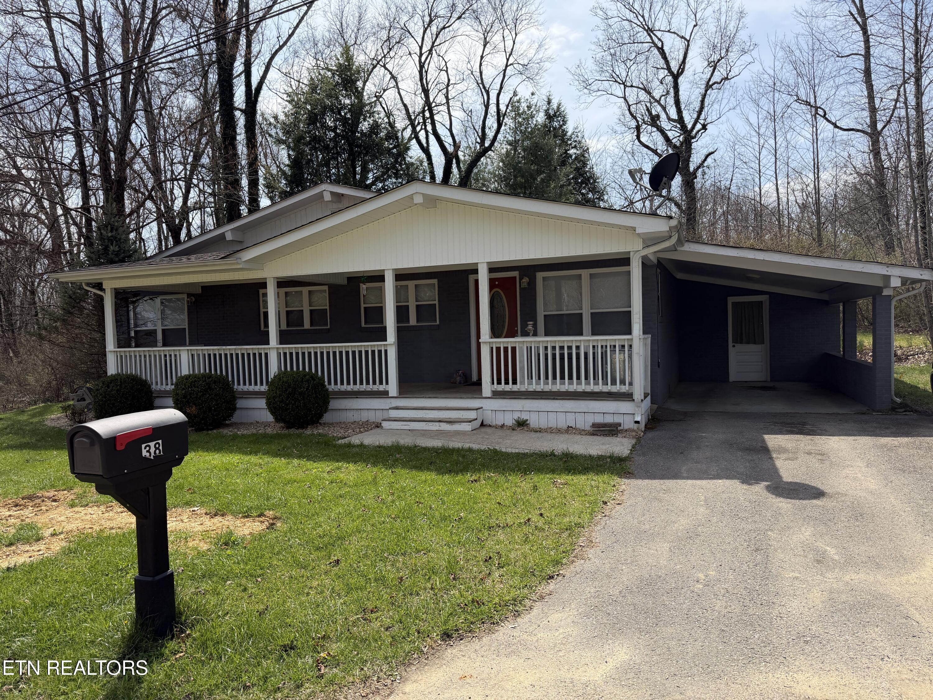 38 Oak Lane Sparta TN 38583