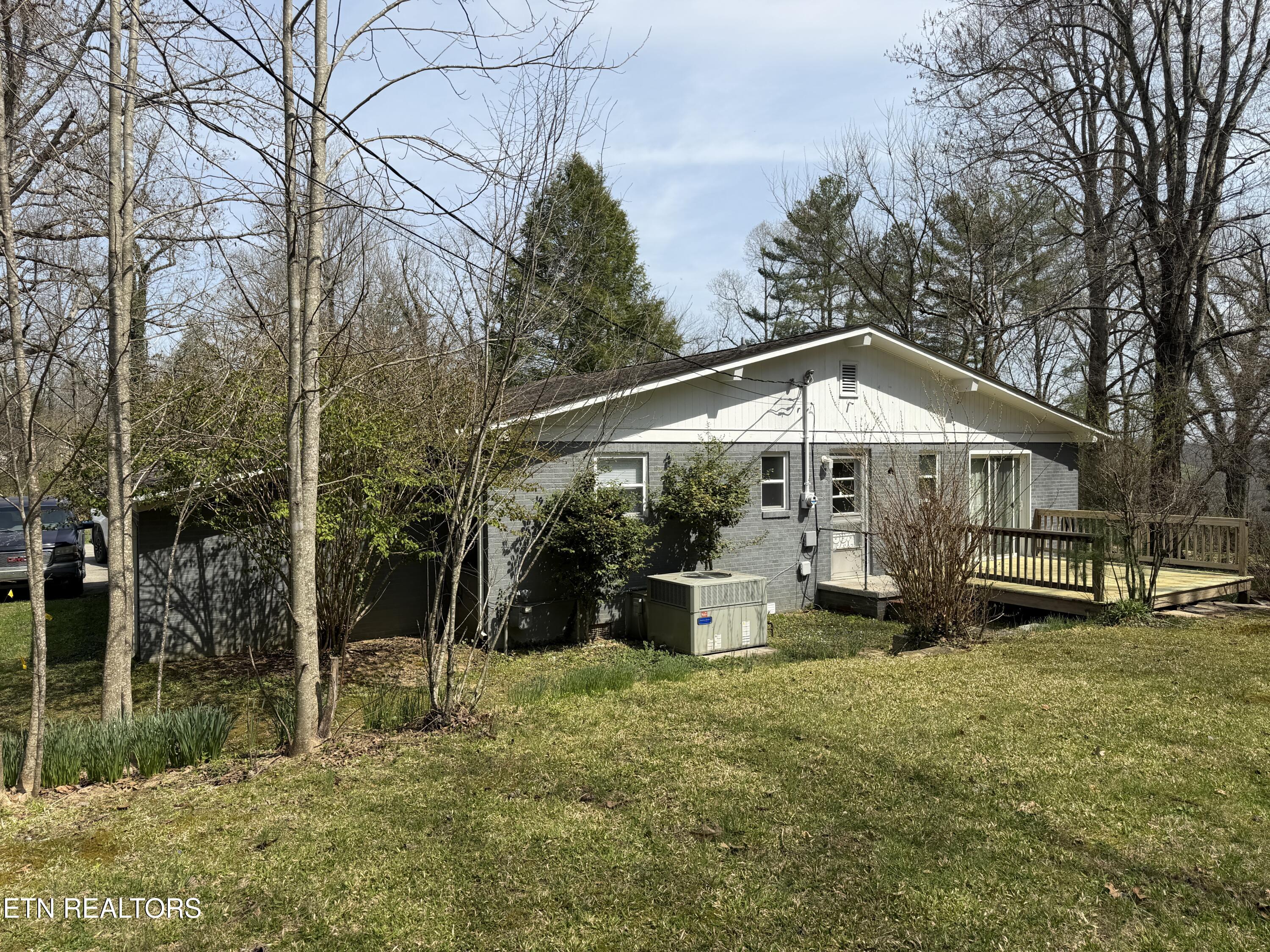 38 Oak Lane Sparta TN 38583