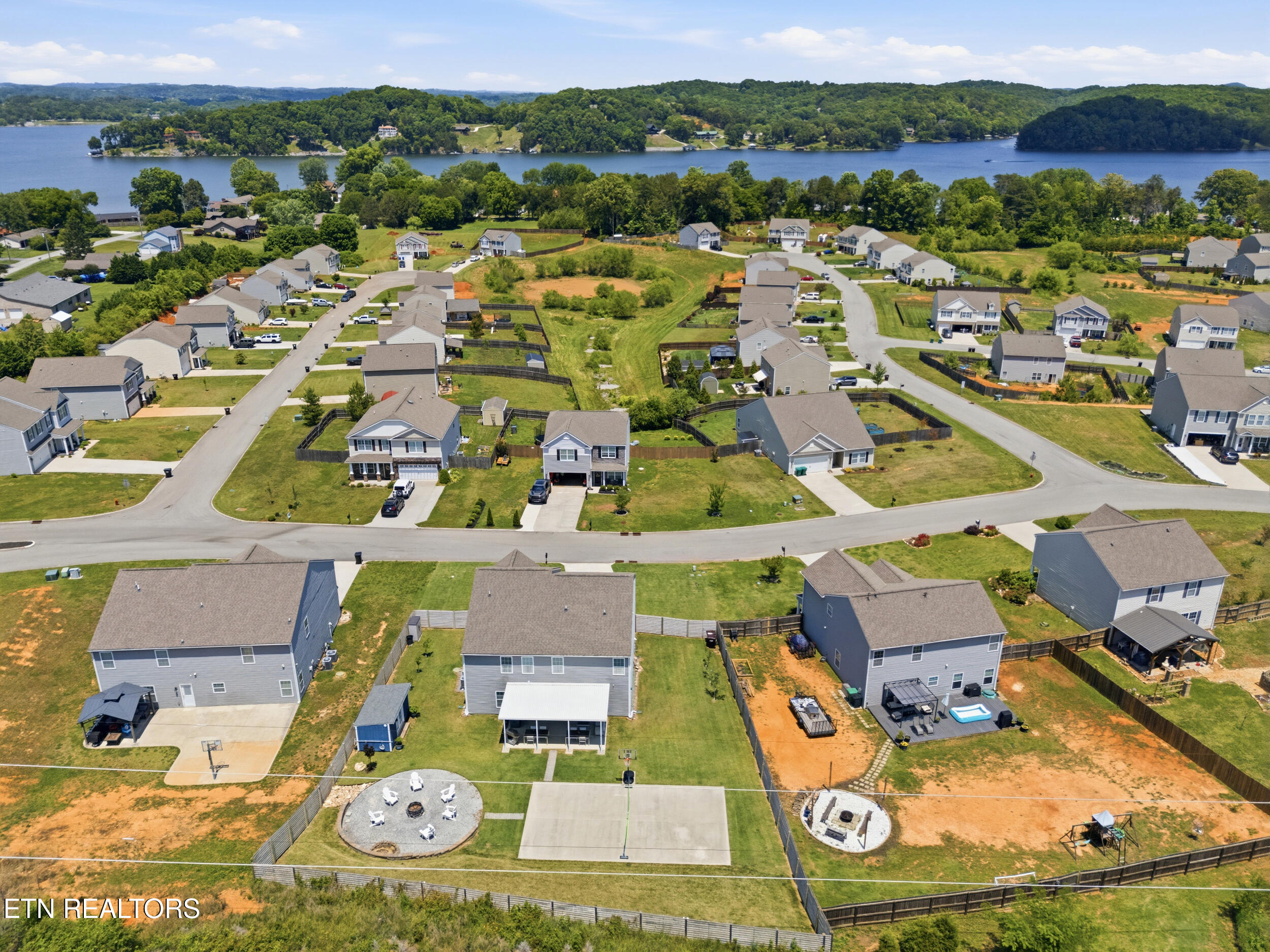 154 Gail Lane Lenoir City TN 37772