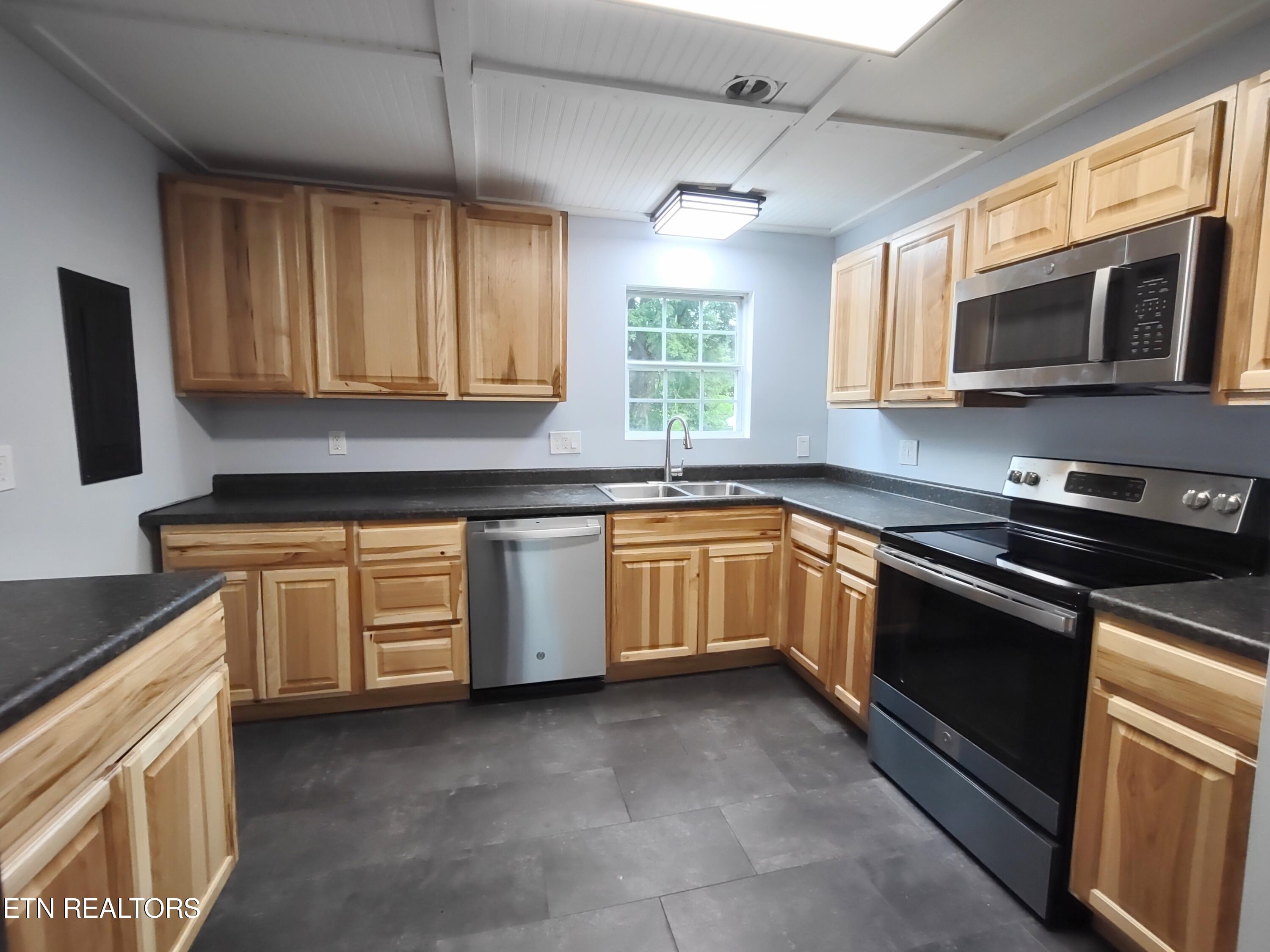 5130 Harriman Highway Oliver Springs TN 37840