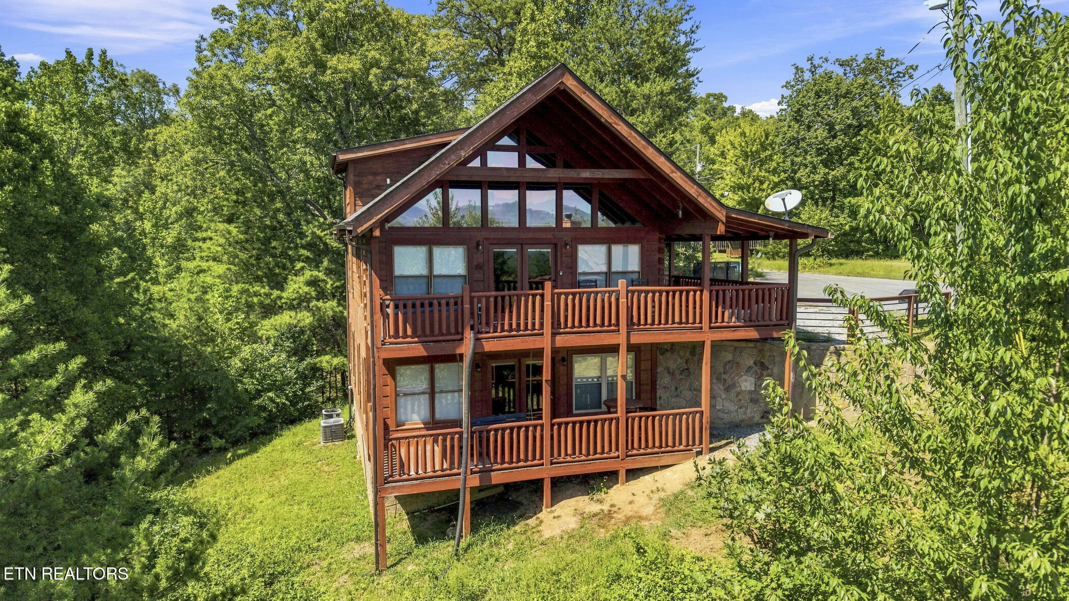 1713 Bear View Road Sevierville TN 37876