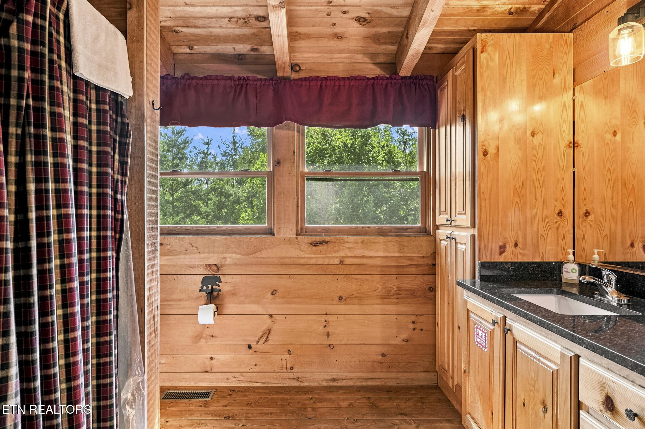 1713 Bear View Road Sevierville TN 37876