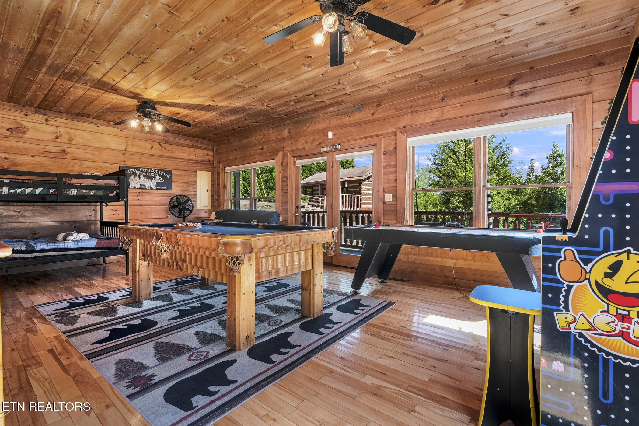 1713 Bear View Road Sevierville TN 37876
