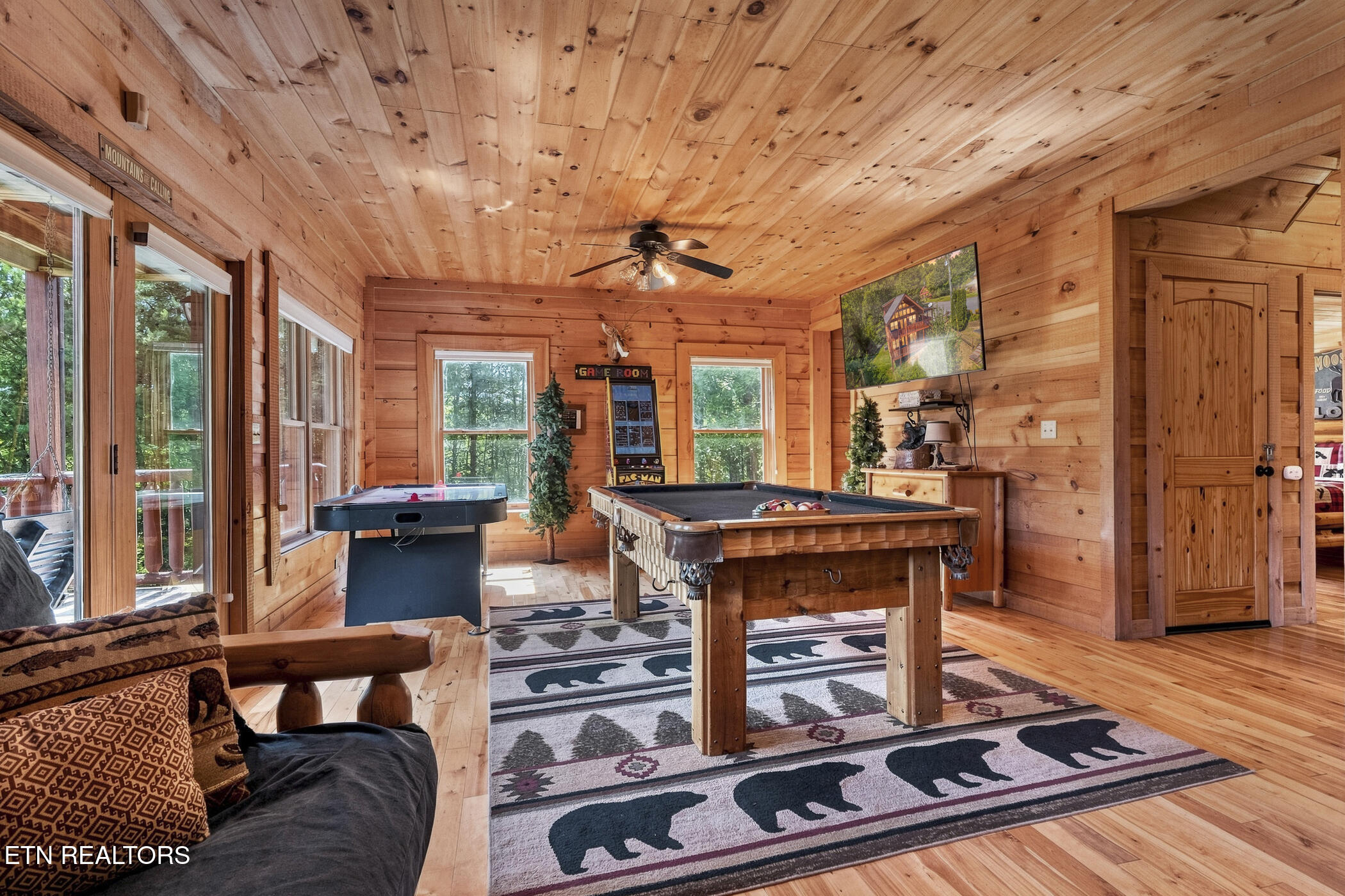 1713 Bear View Road Sevierville TN 37876