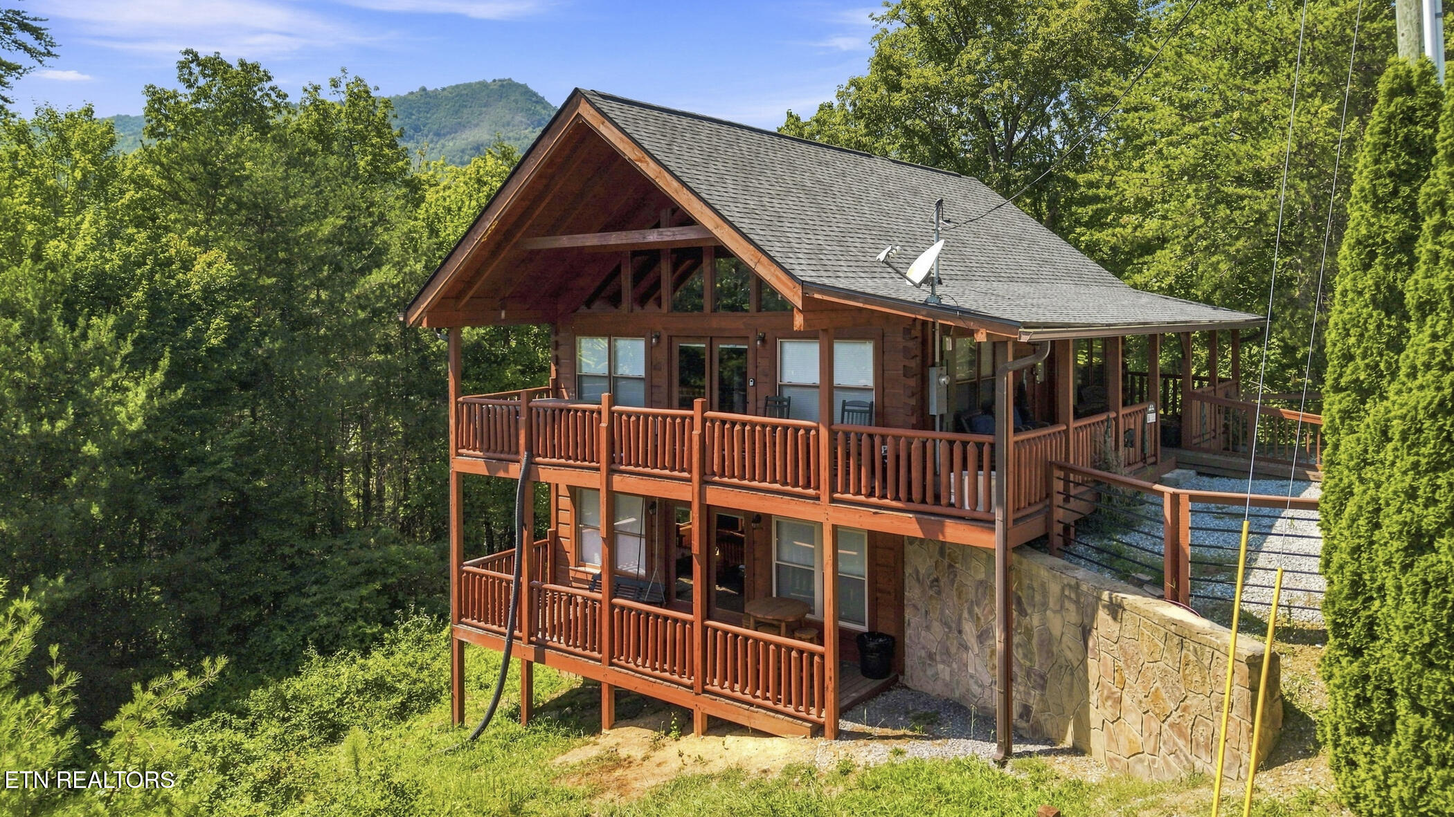 1713 Bear View Road Sevierville TN 37876