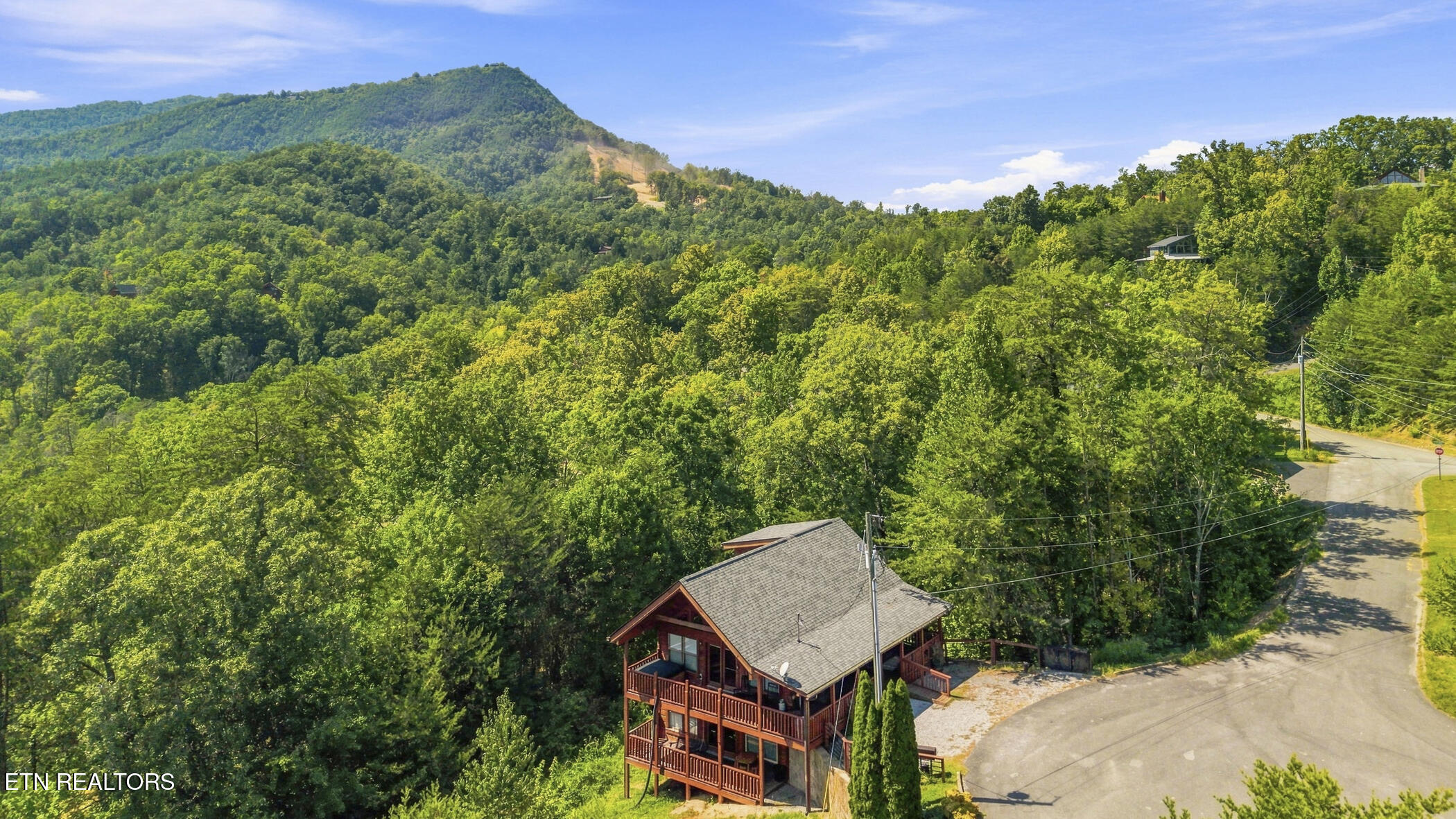 1713 Bear View Road Sevierville TN 37876