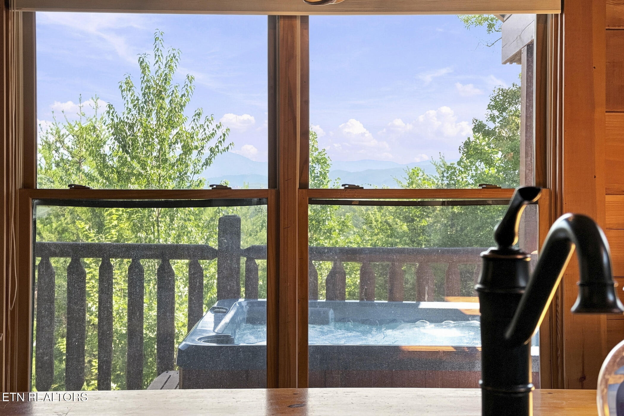 1713 Bear View Road Sevierville TN 37876
