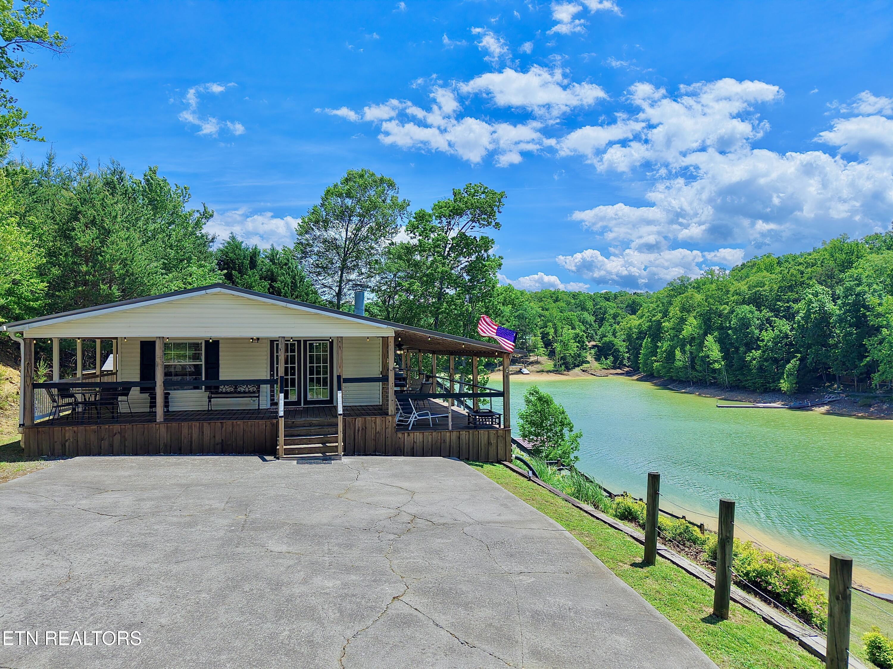 1059 Dean Circle Dandridge TN 37725