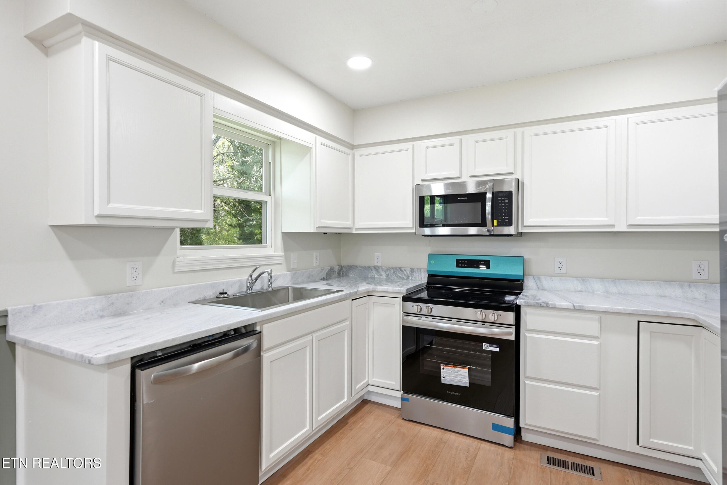 154 Selma Street Lenoir City TN 37771