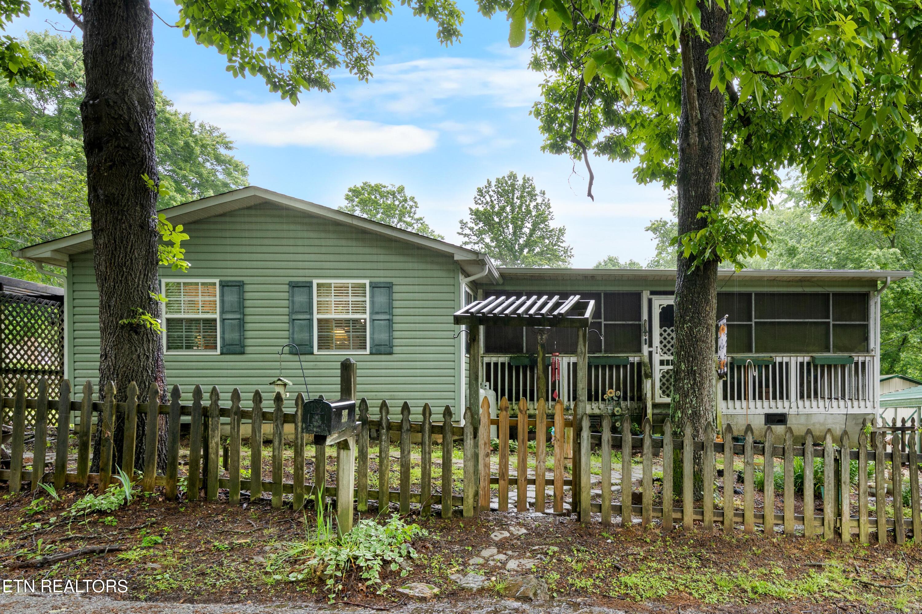 217 Jackson Drive Harriman TN 37748