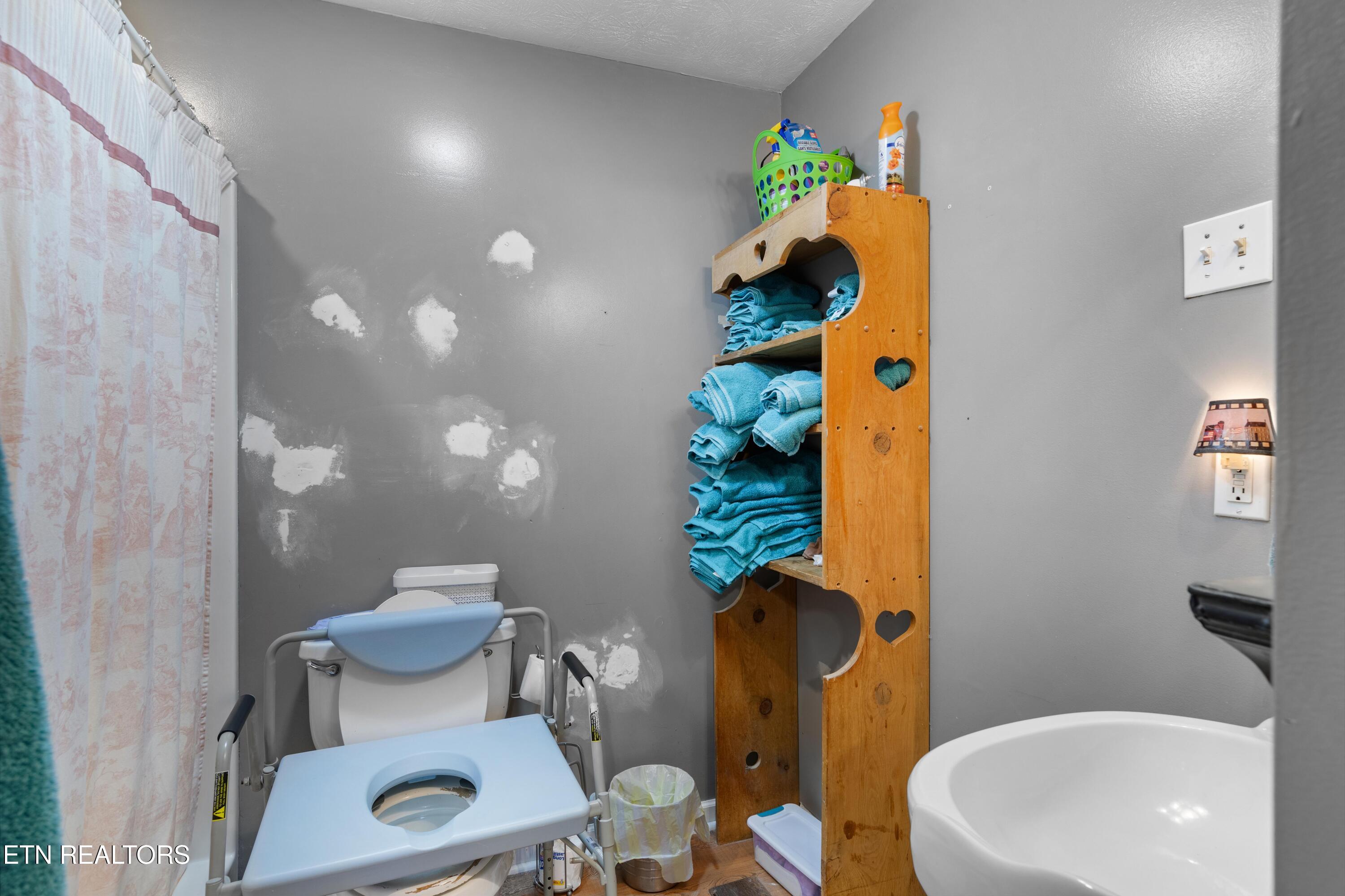 217 Jackson Drive Harriman TN 37748