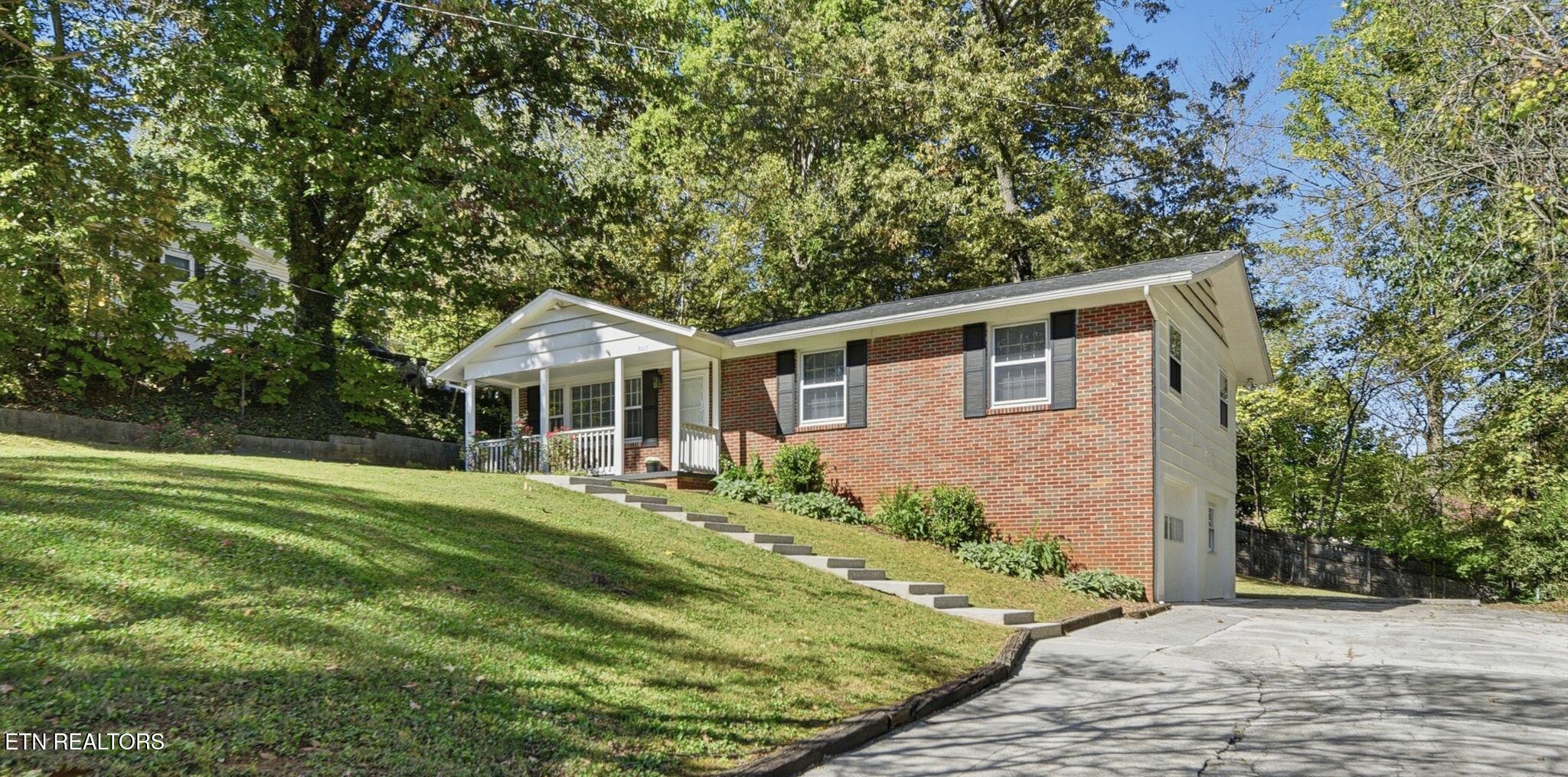 8017 Sabre Drive Knoxville TN 37919