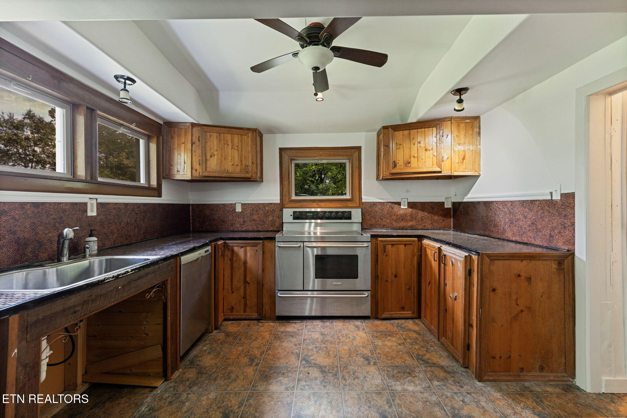 200 Memory Lane Benton TN 37307