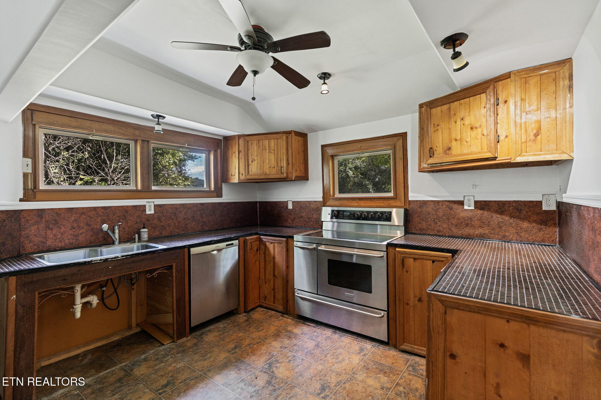 200 Memory Lane Benton TN 37307