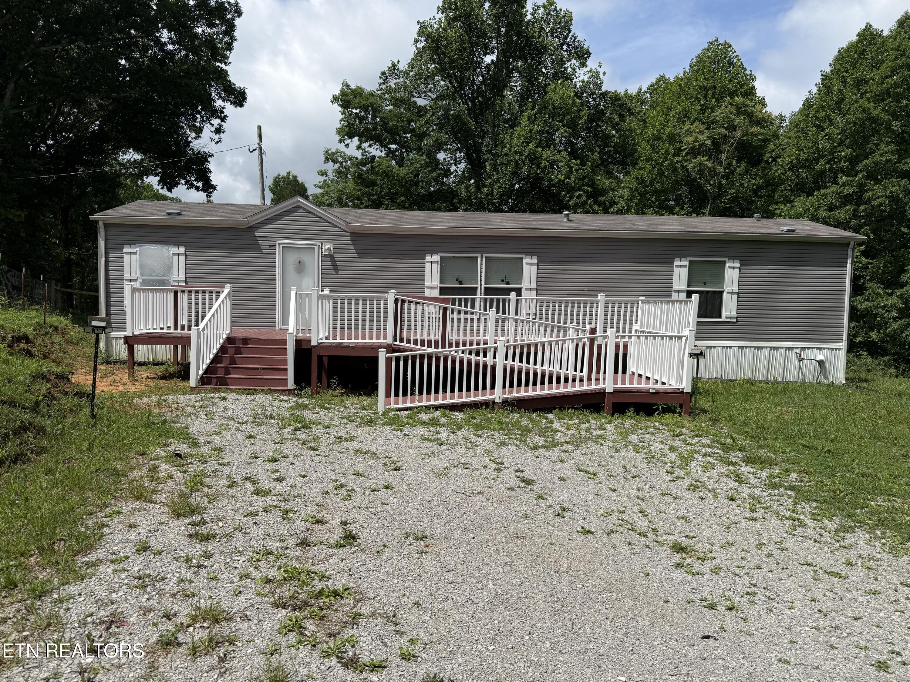 1366 Pearl Hinds Road Jamestown TN 38556