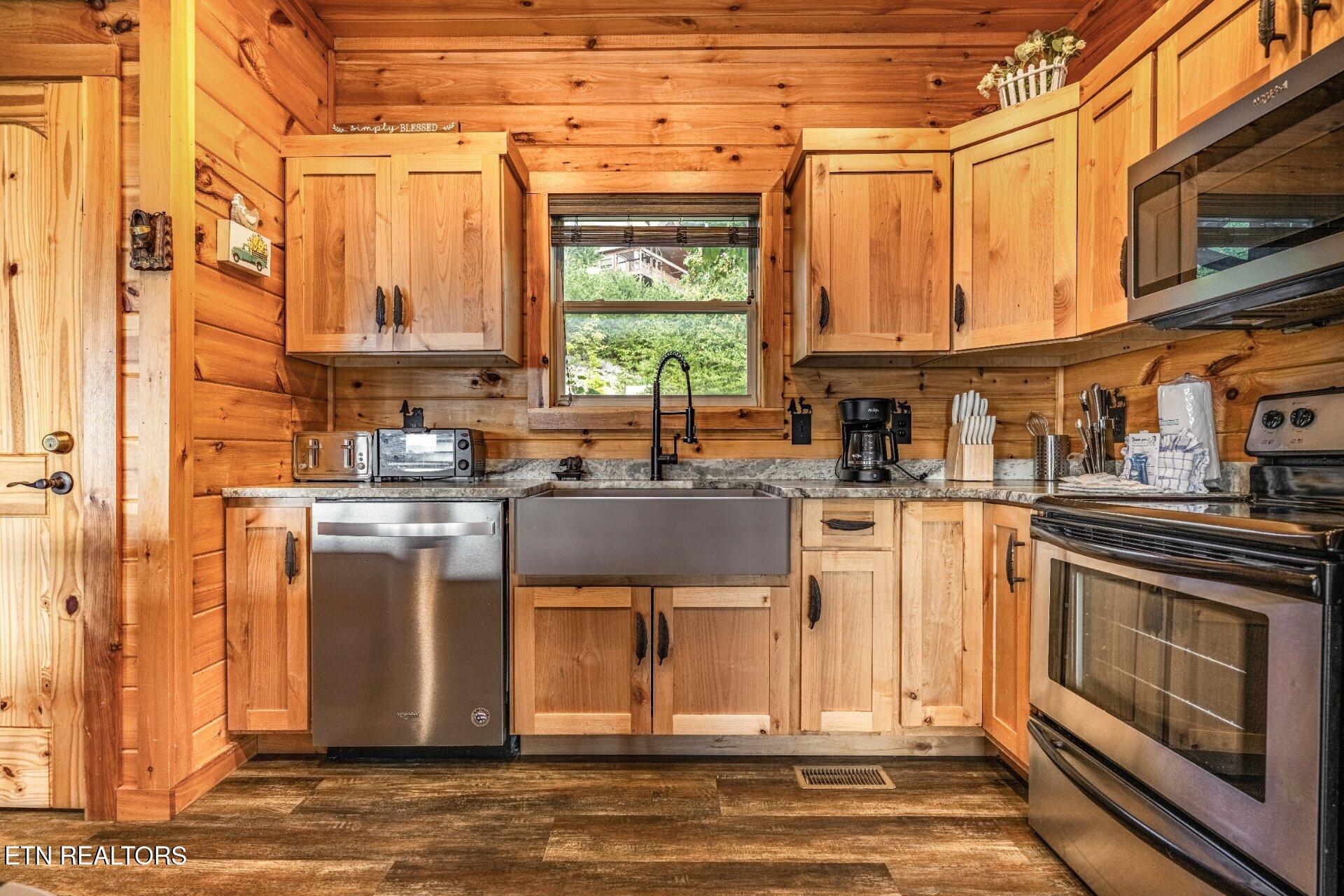 1876 Billard Way Sevierville TN 37876