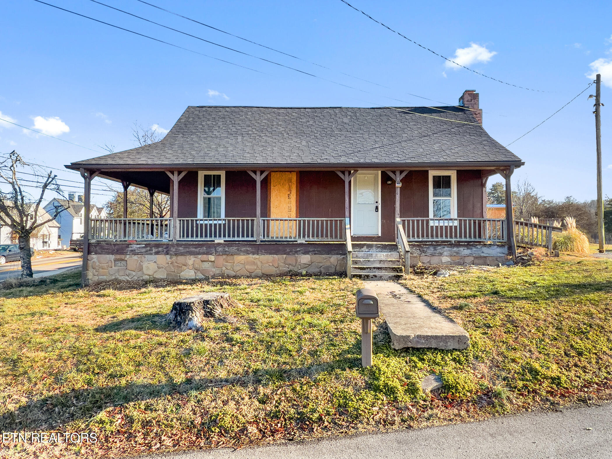 112 N Farnum Street Friendsville TN 37737