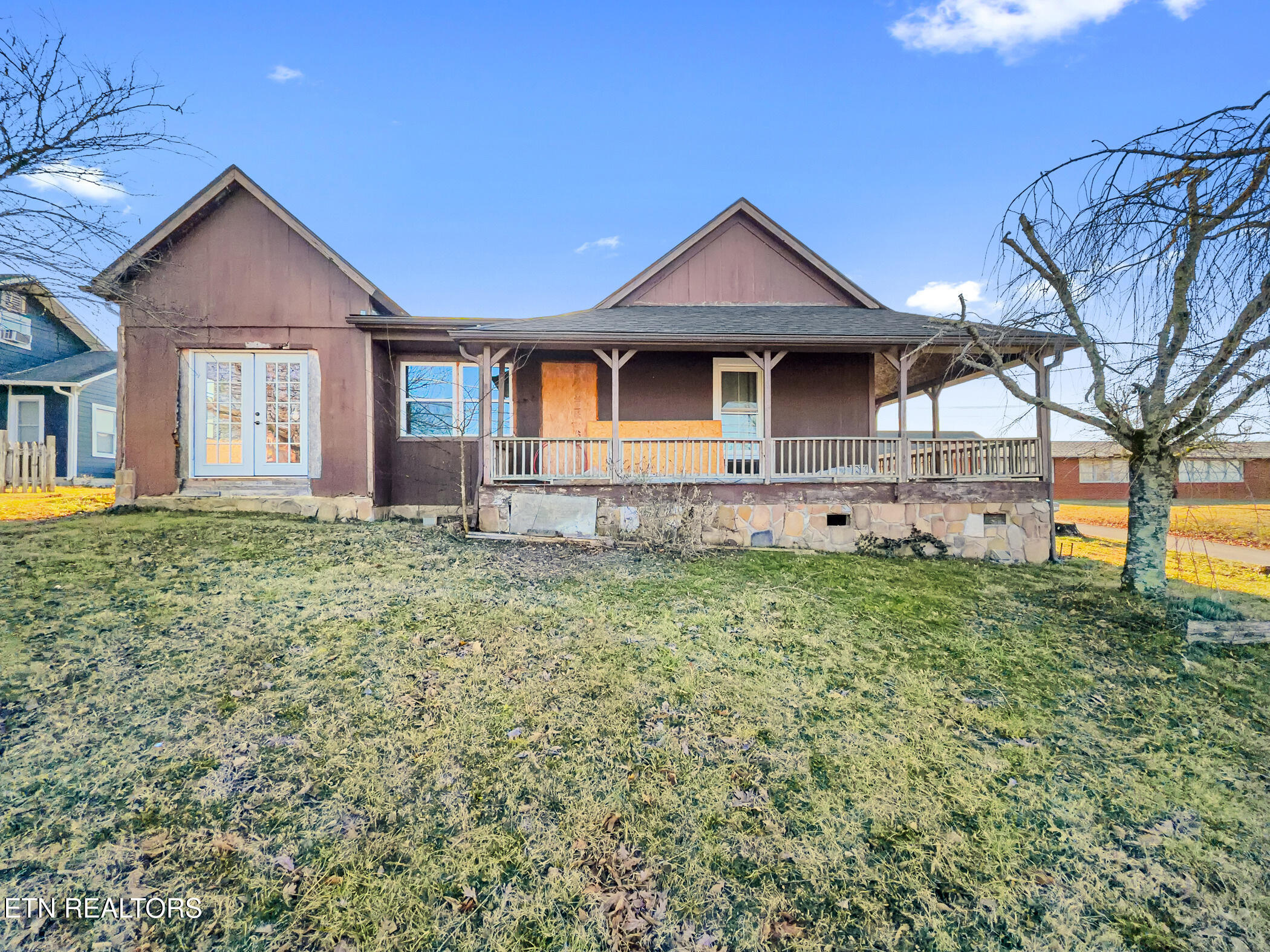 112 N Farnum Street Friendsville TN 37737