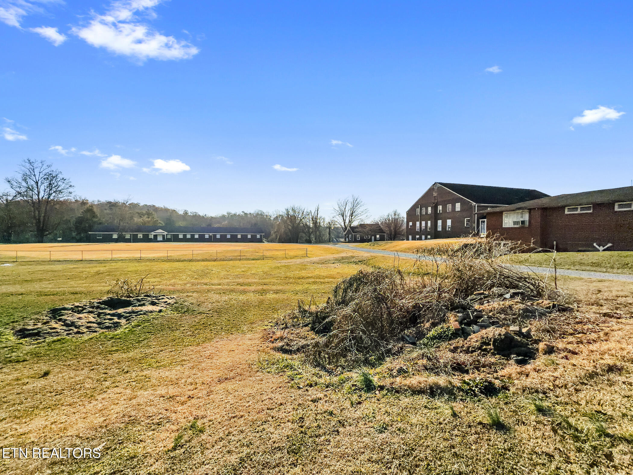 112 N Farnum Street Friendsville TN 37737