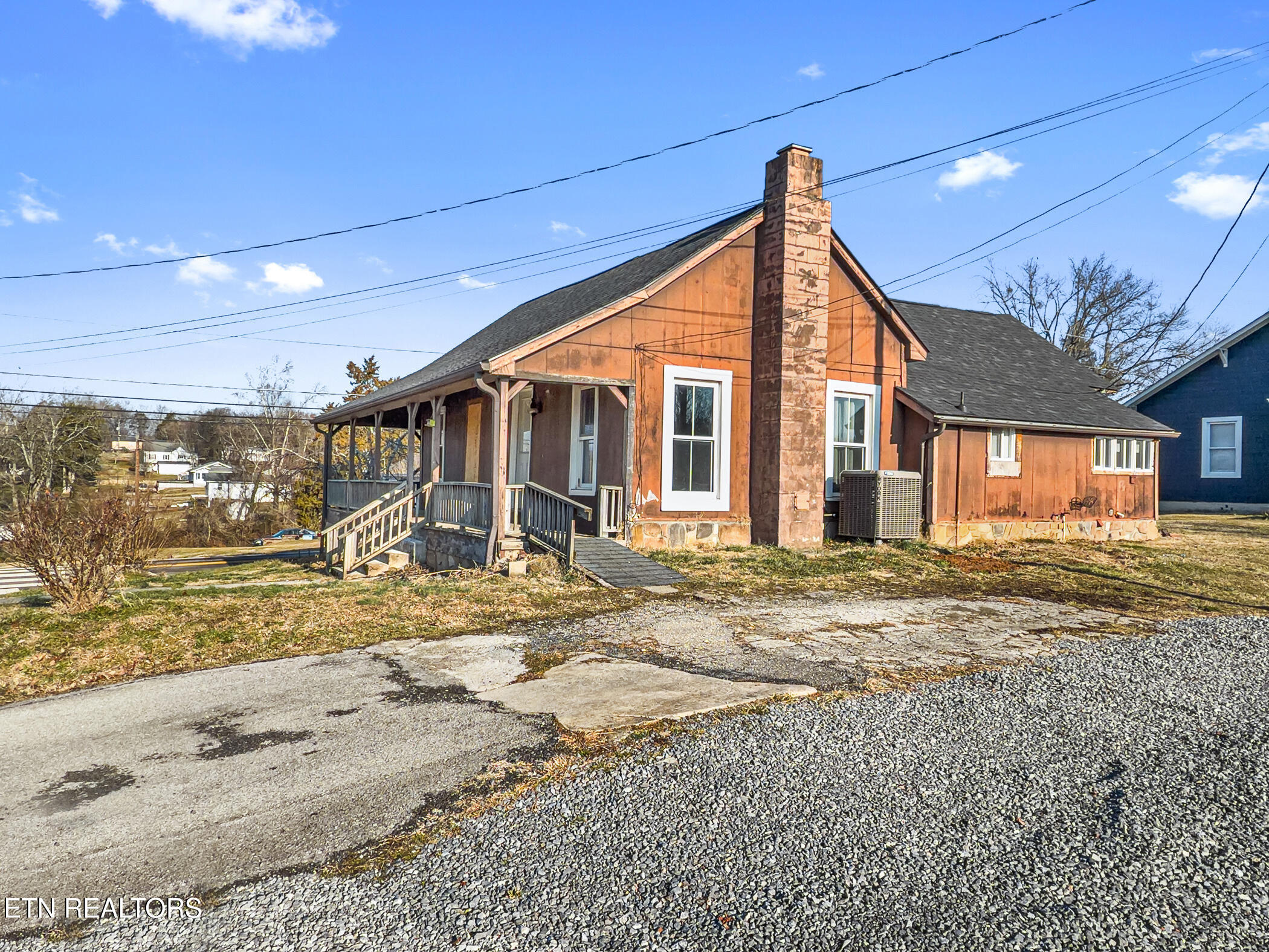 112 N Farnum Street Friendsville TN 37737
