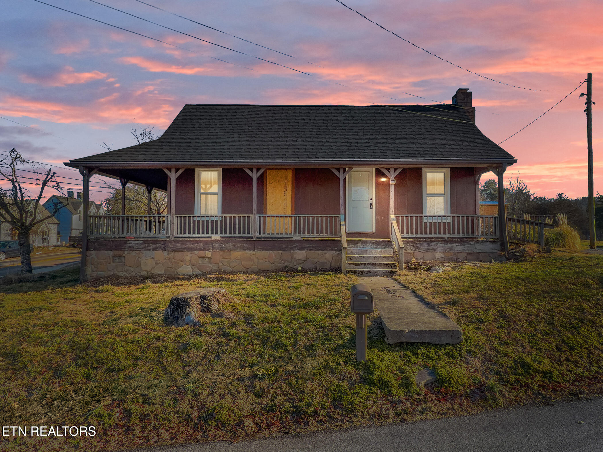 112 N Farnum Street Friendsville TN 37737