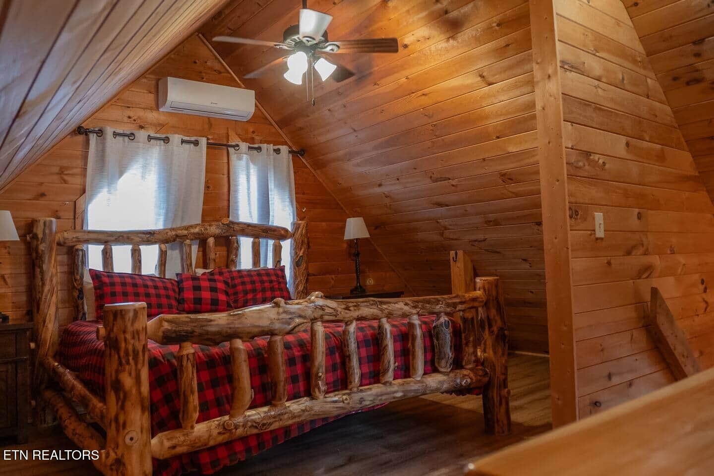 3046 Engle Town Road Pigeon Forge TN 37862