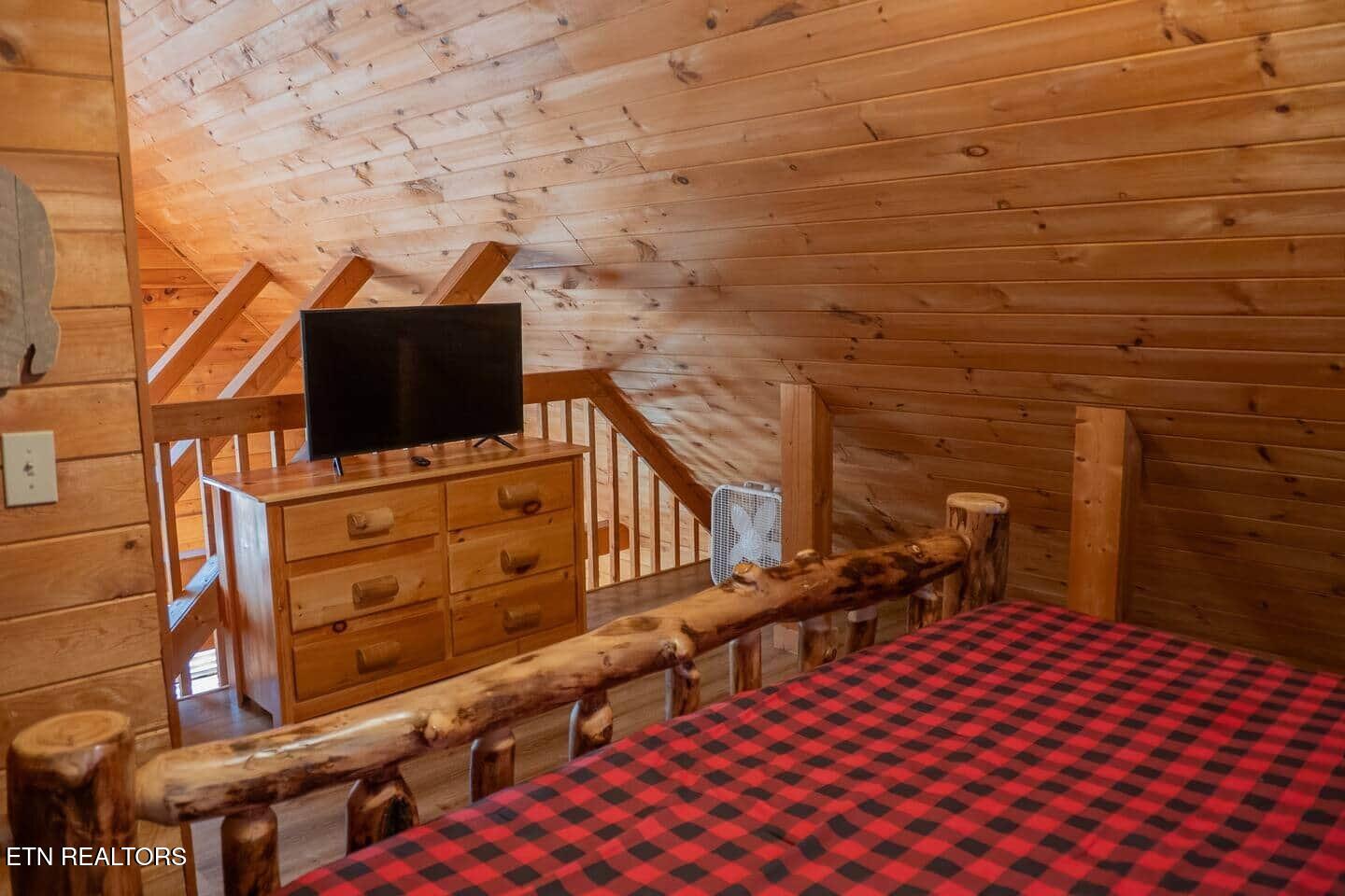 3046 Engle Town Road Pigeon Forge TN 37862