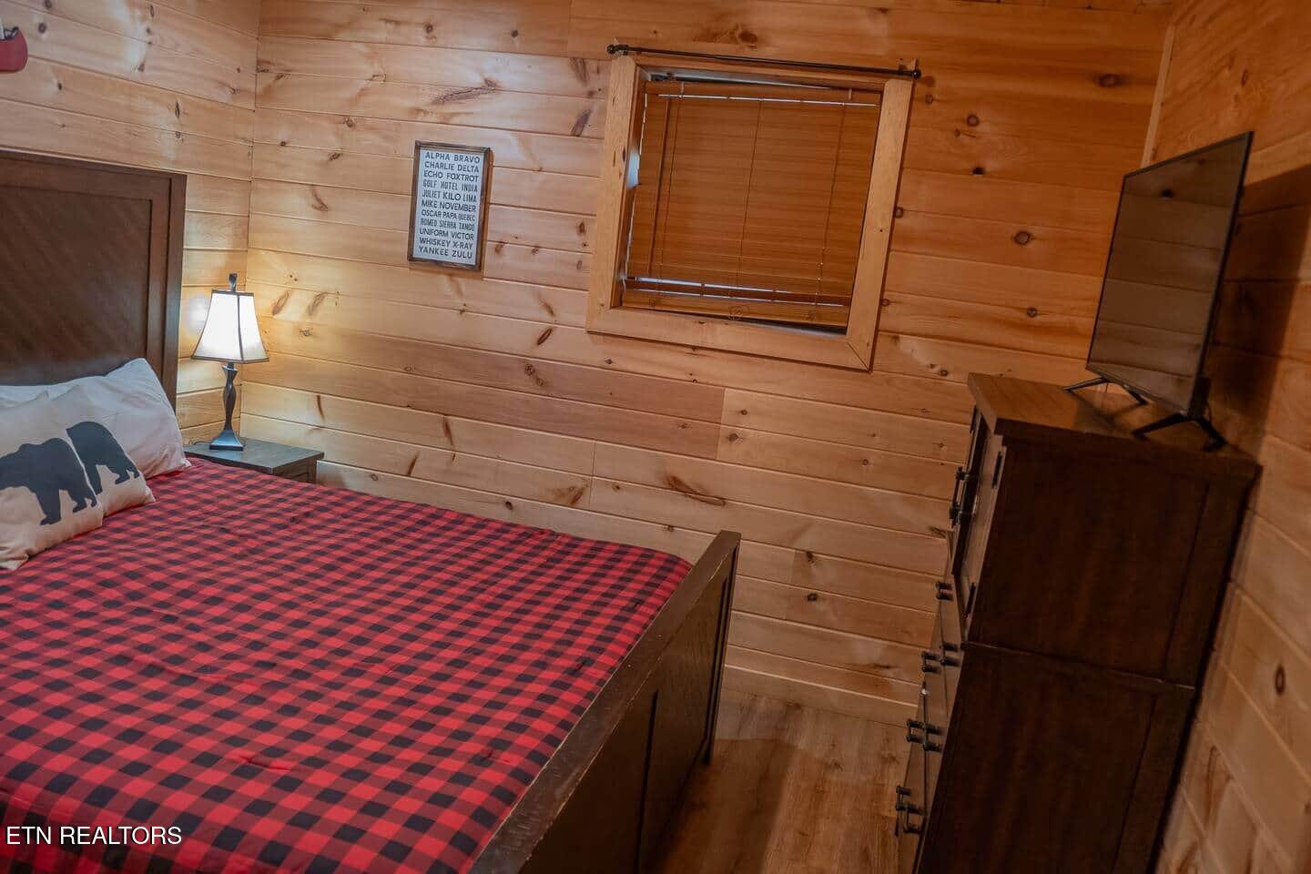 3046 Engle Town Road Pigeon Forge TN 37862