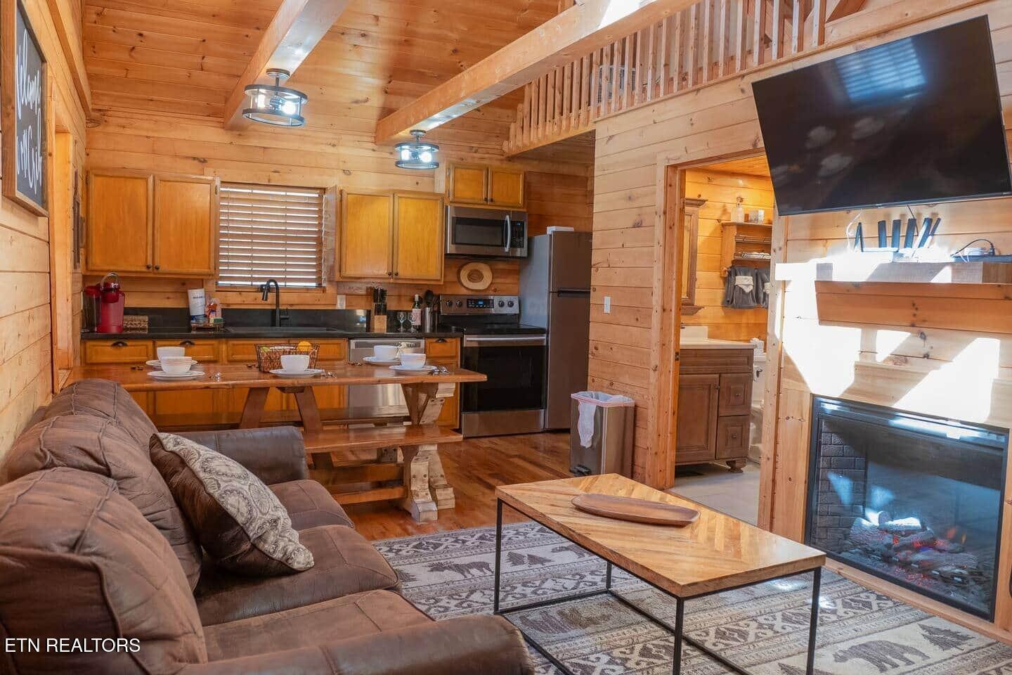 3046 Engle Town Road Pigeon Forge TN 37862