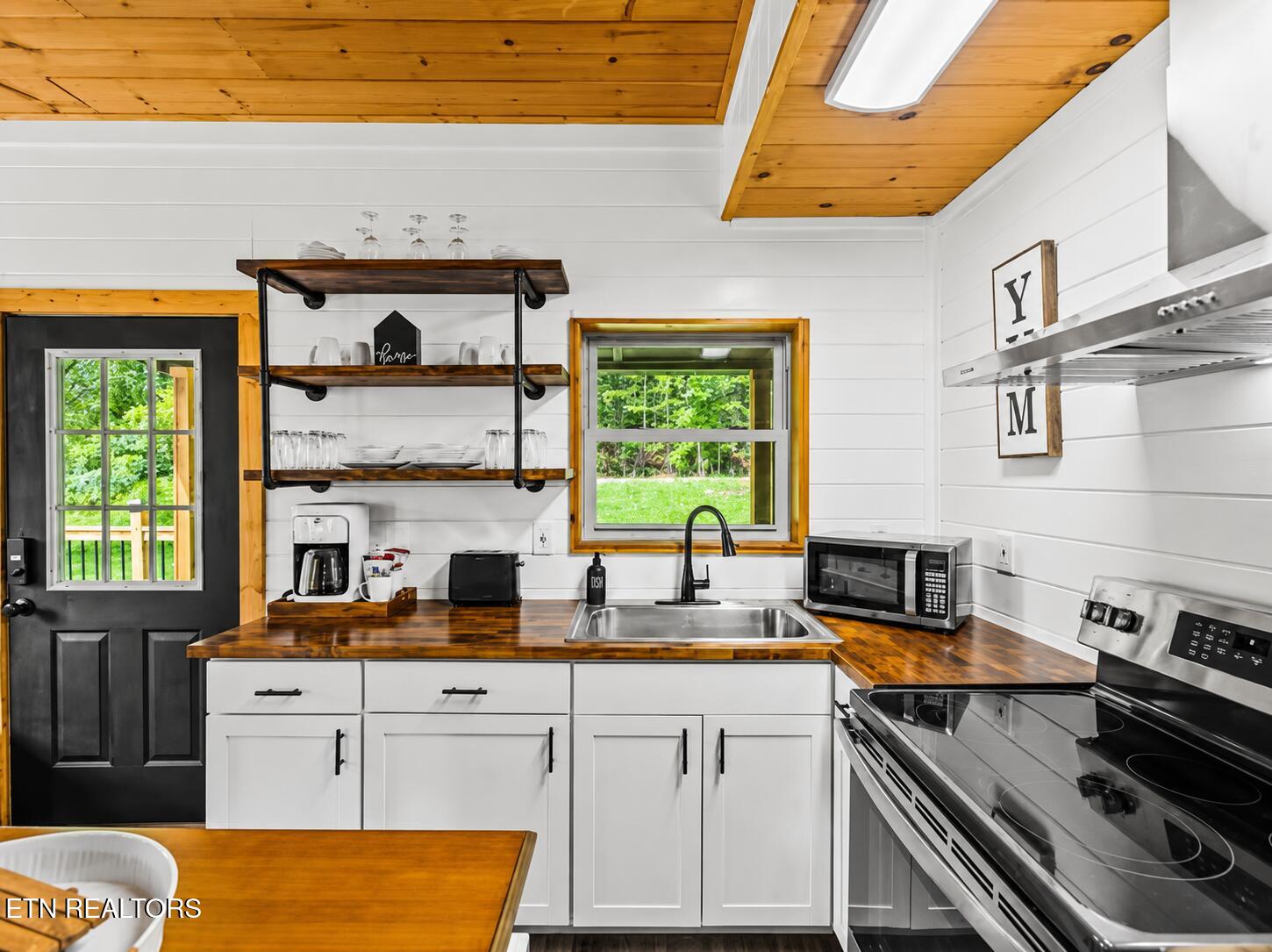 1805 Shady Grove Road Sevierville TN 37876
