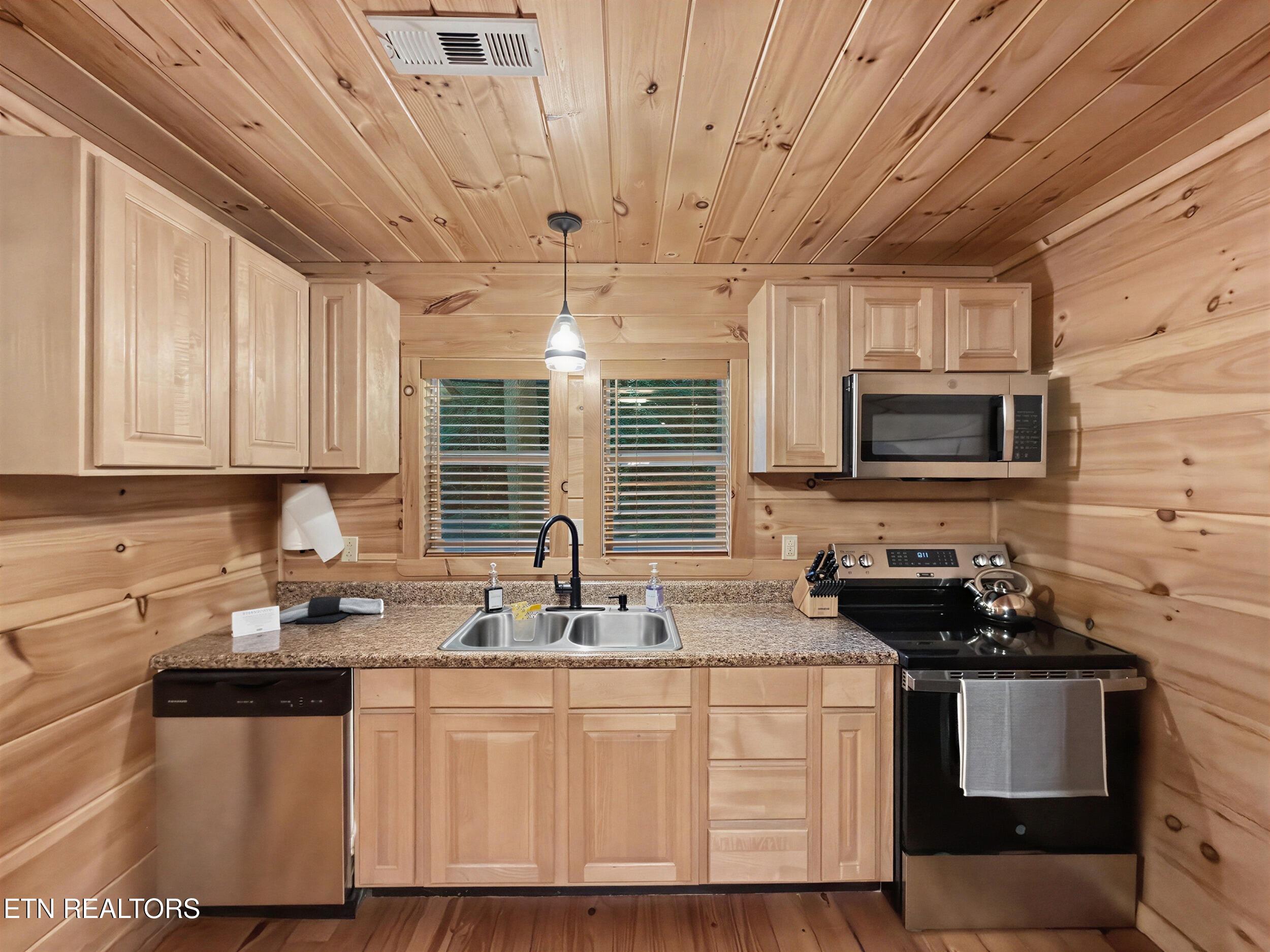 3616 Henry Town Road Sevierville TN 37876