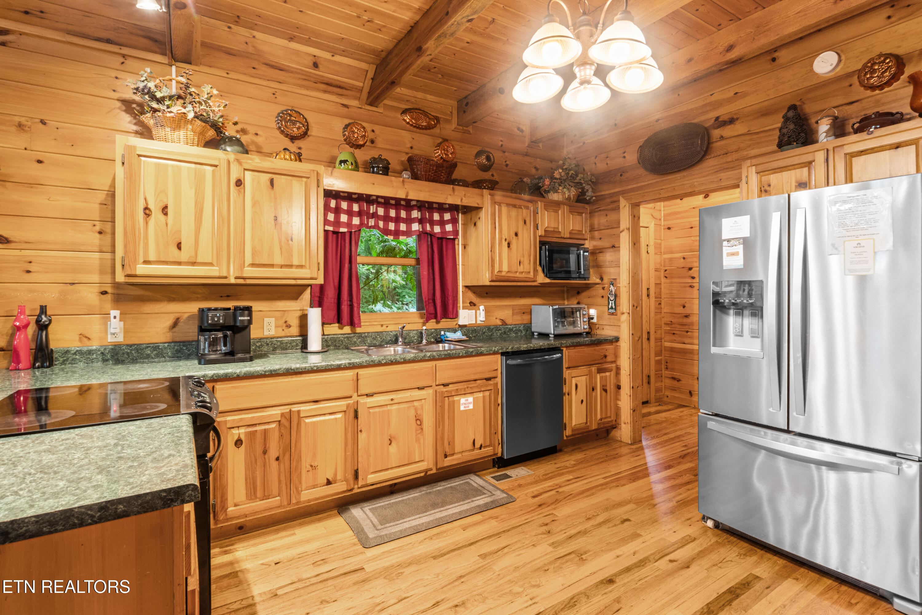 2810 Ridge Creek Circle Sevierville TN 37876