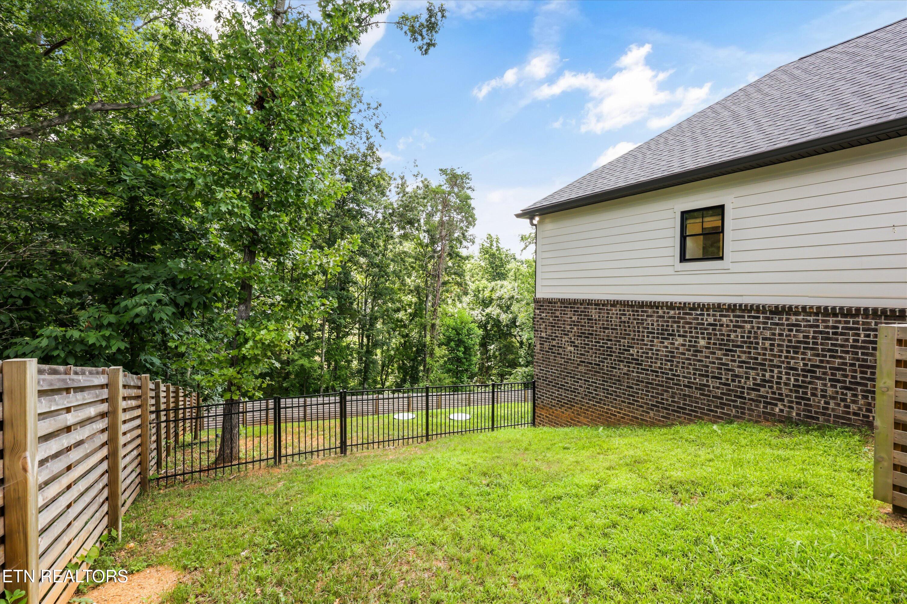 734 Lake Vista Drive Friendsville TN 37737
