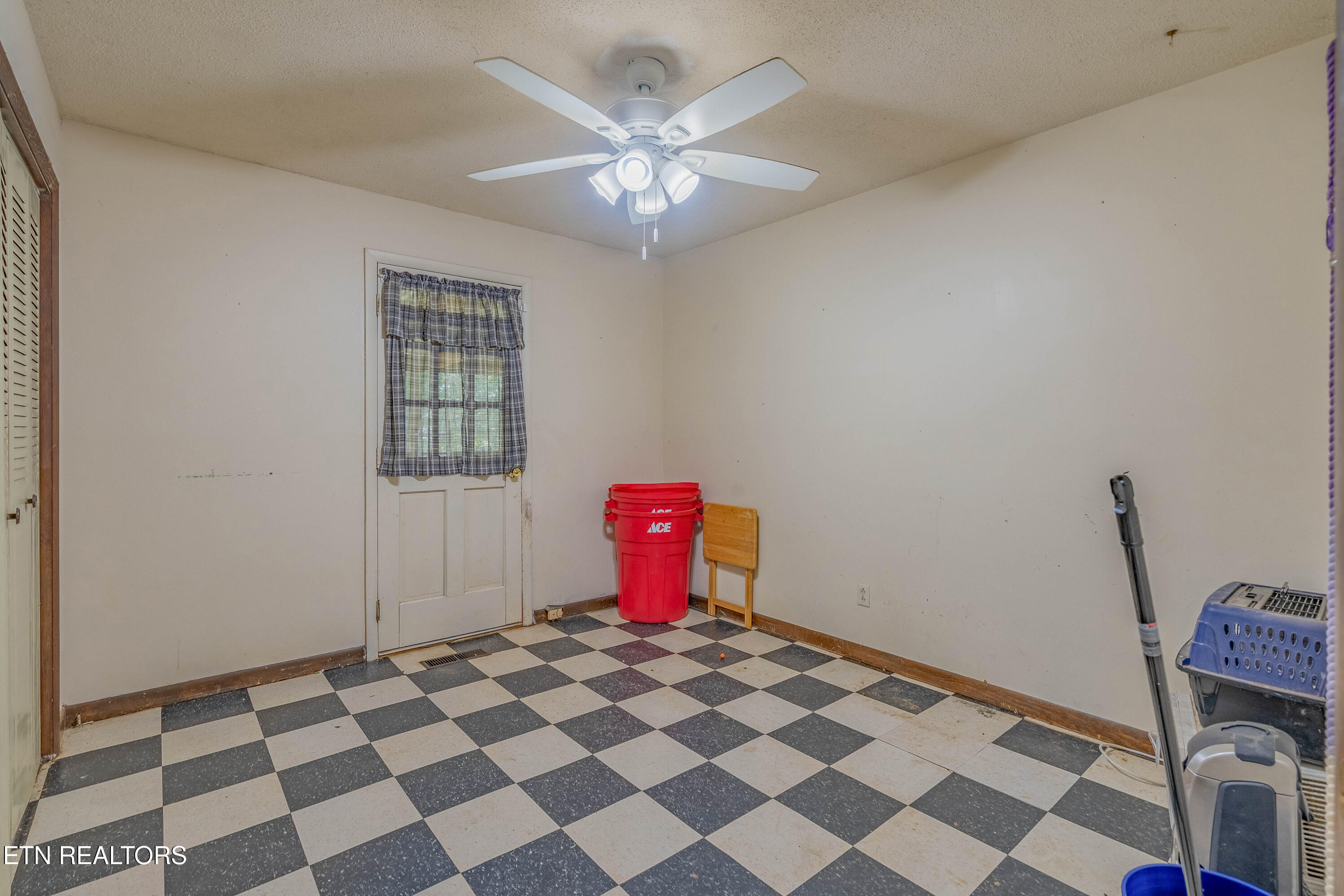 1623 Bluff Road Harriman TN 37748