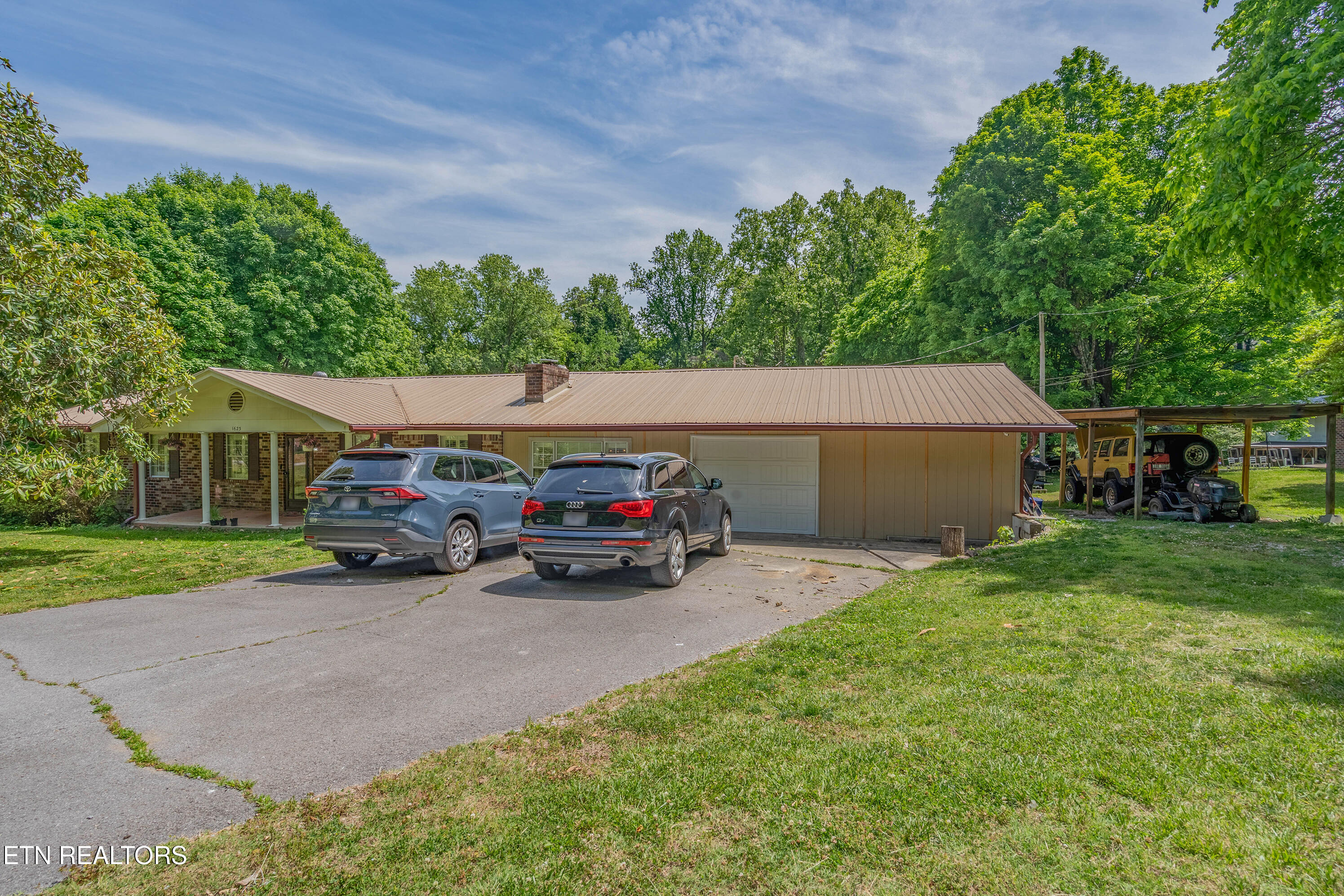 1623 Bluff Road Harriman TN 37748