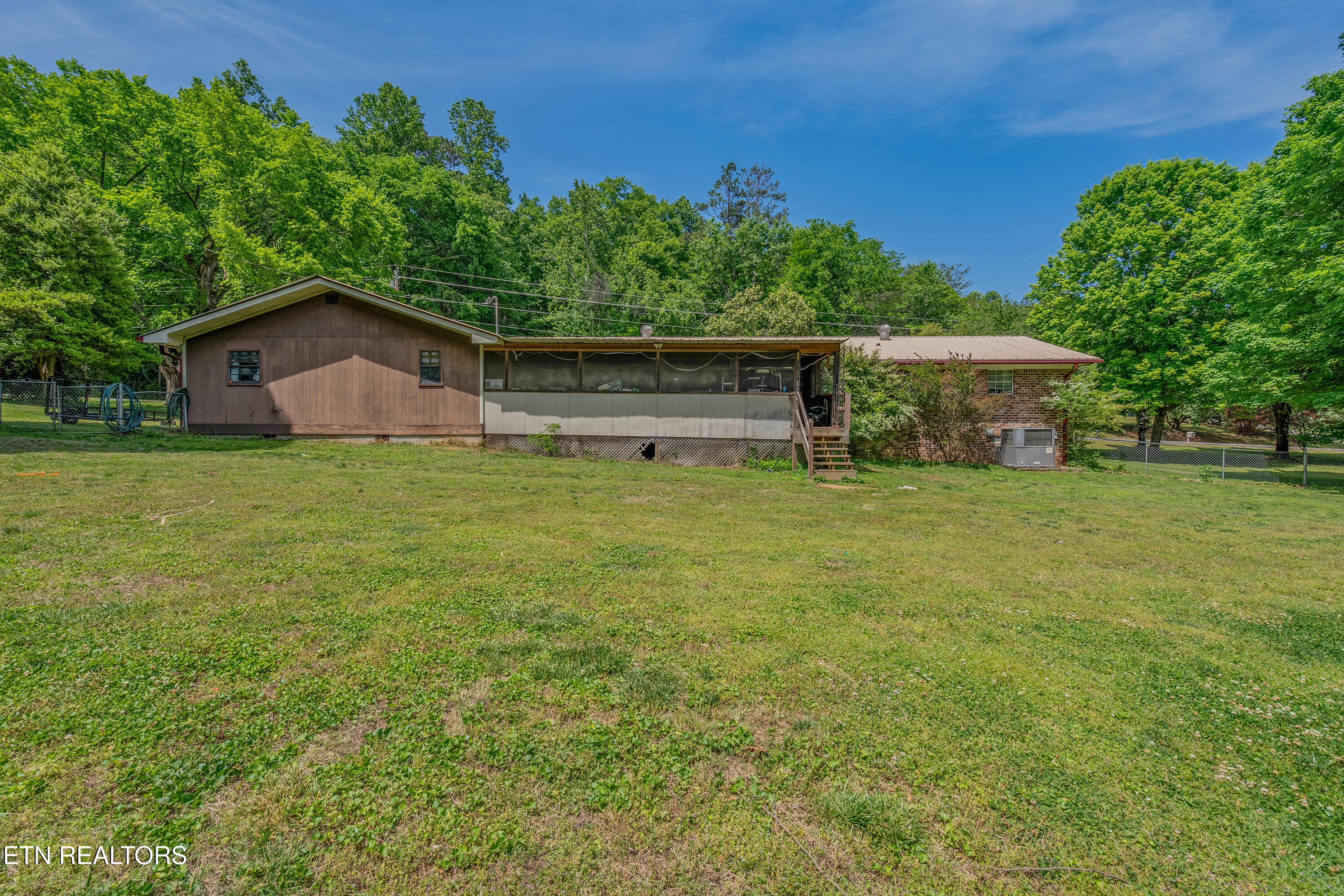 1623 Bluff Road Harriman TN 37748