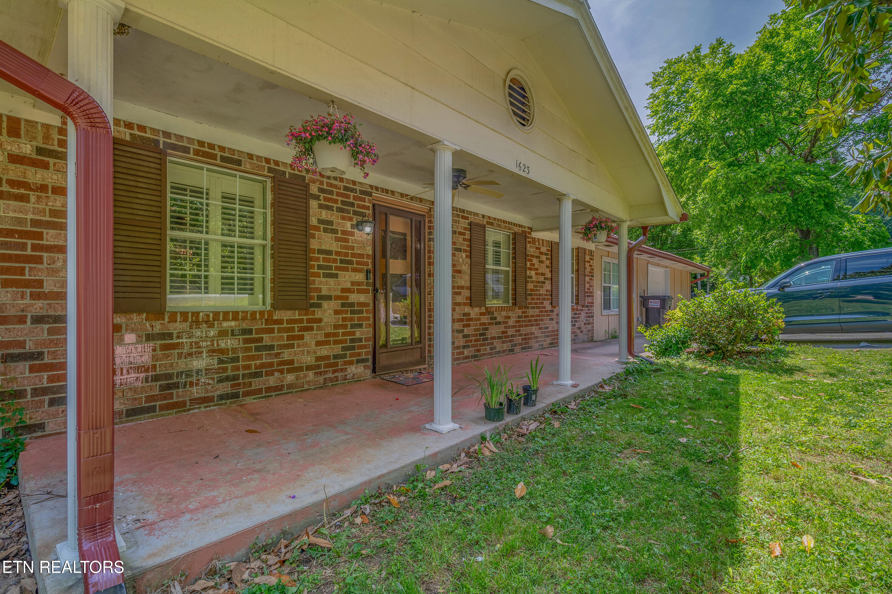 1623 Bluff Road Harriman TN 37748