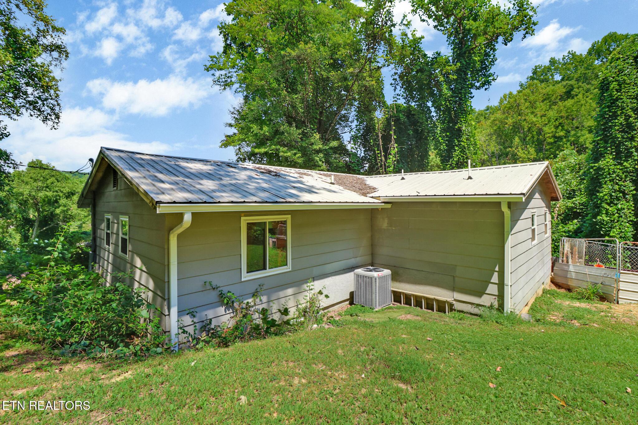 3225 W Wolf Valley Road Clinton TN 37716