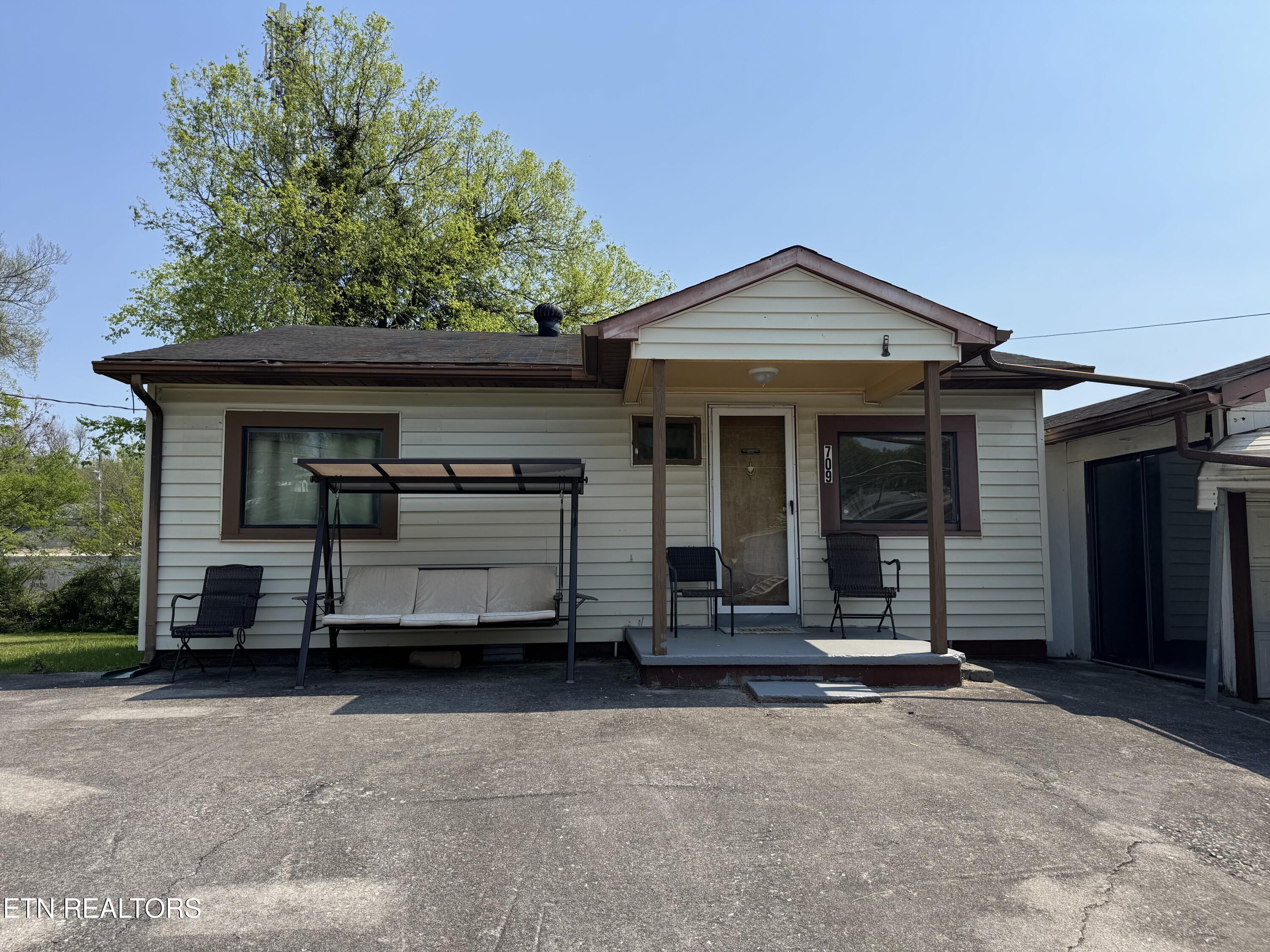 709 Fowler Street Clinton TN 37716