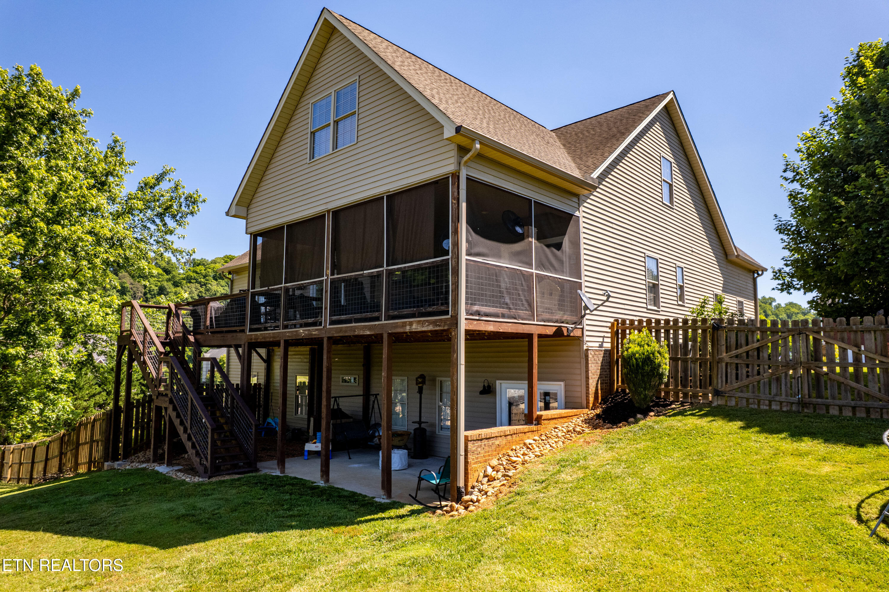 1363 River Run Circle Sevierville TN 37876