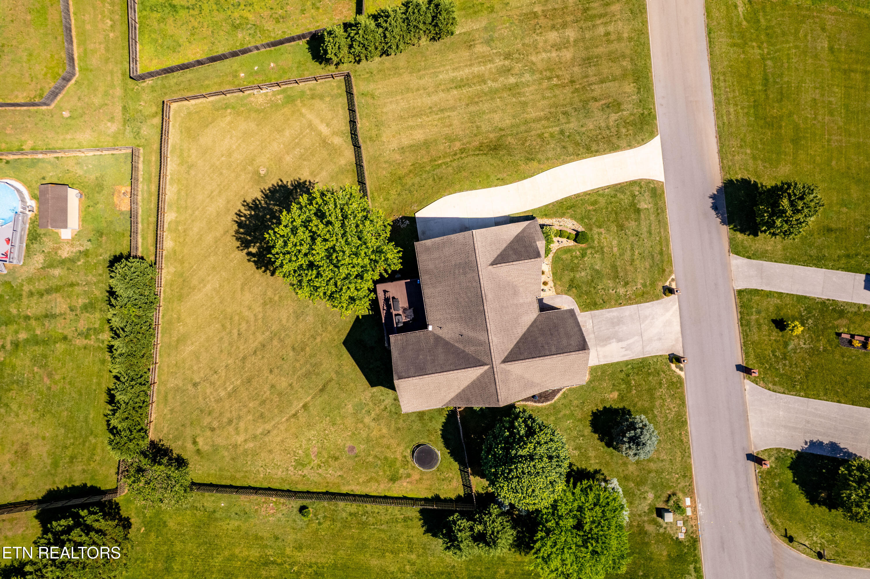1363 River Run Circle Sevierville TN 37876