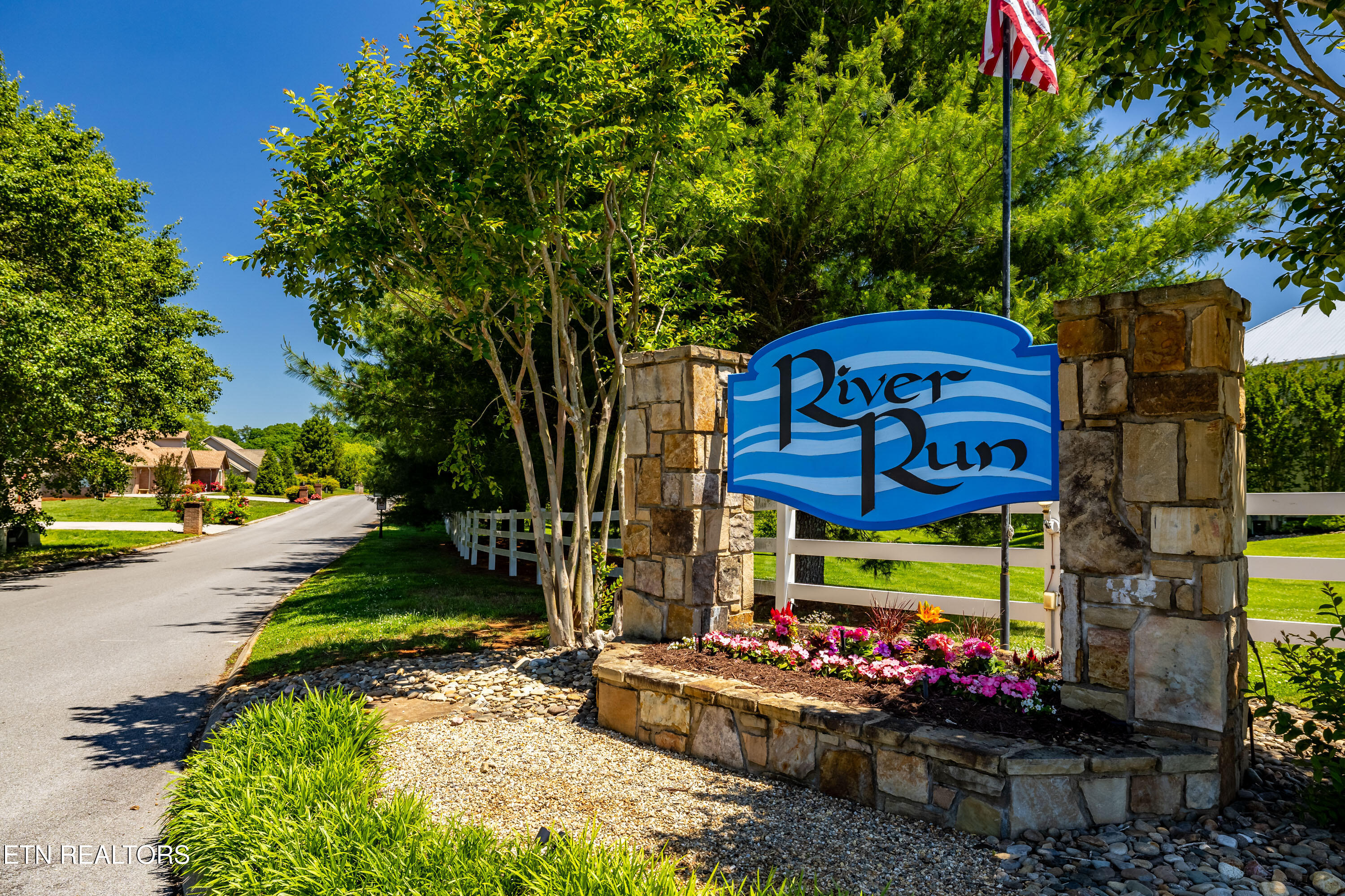 1363 River Run Circle Sevierville TN 37876