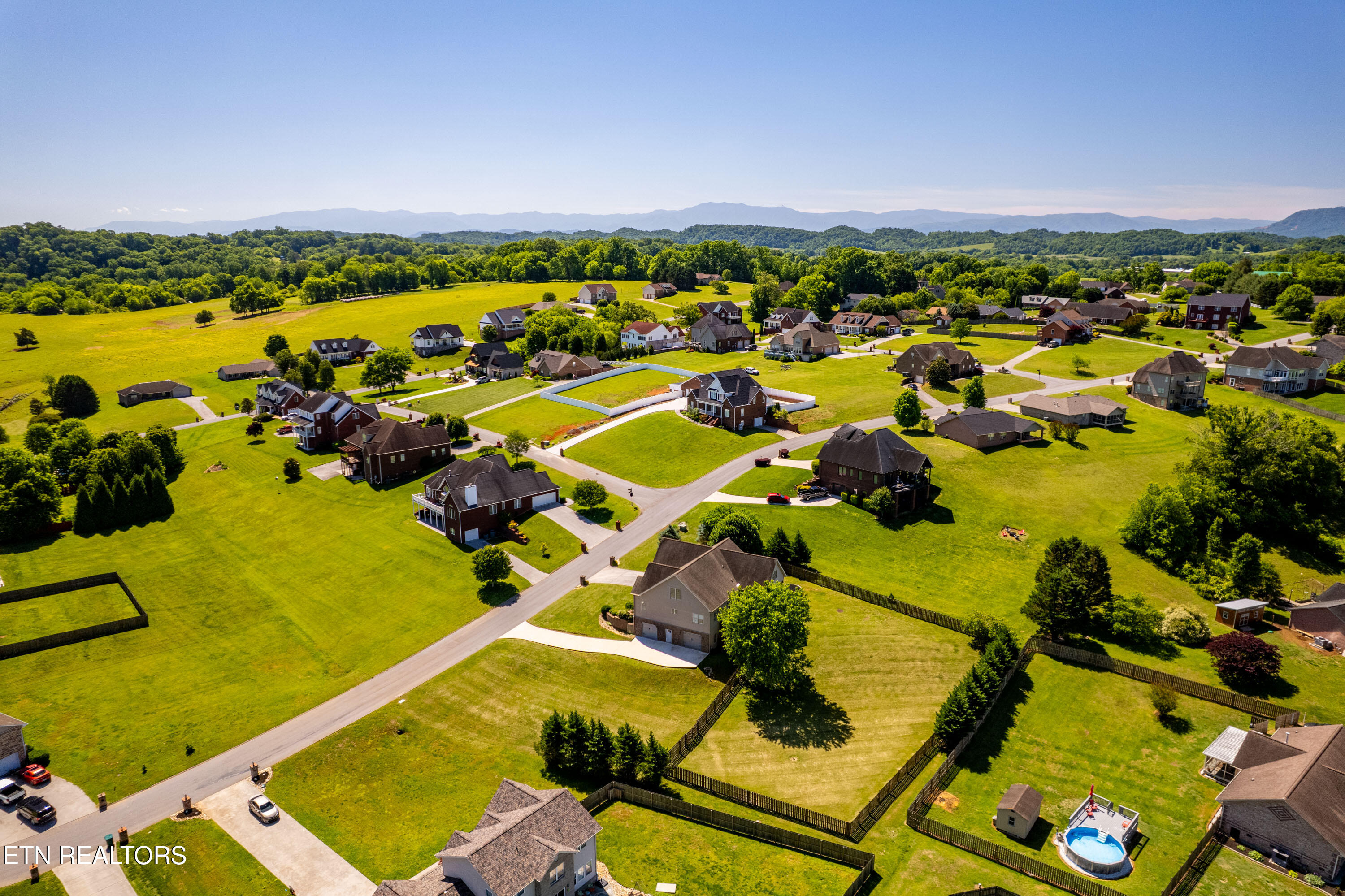 1363 River Run Circle Sevierville TN 37876