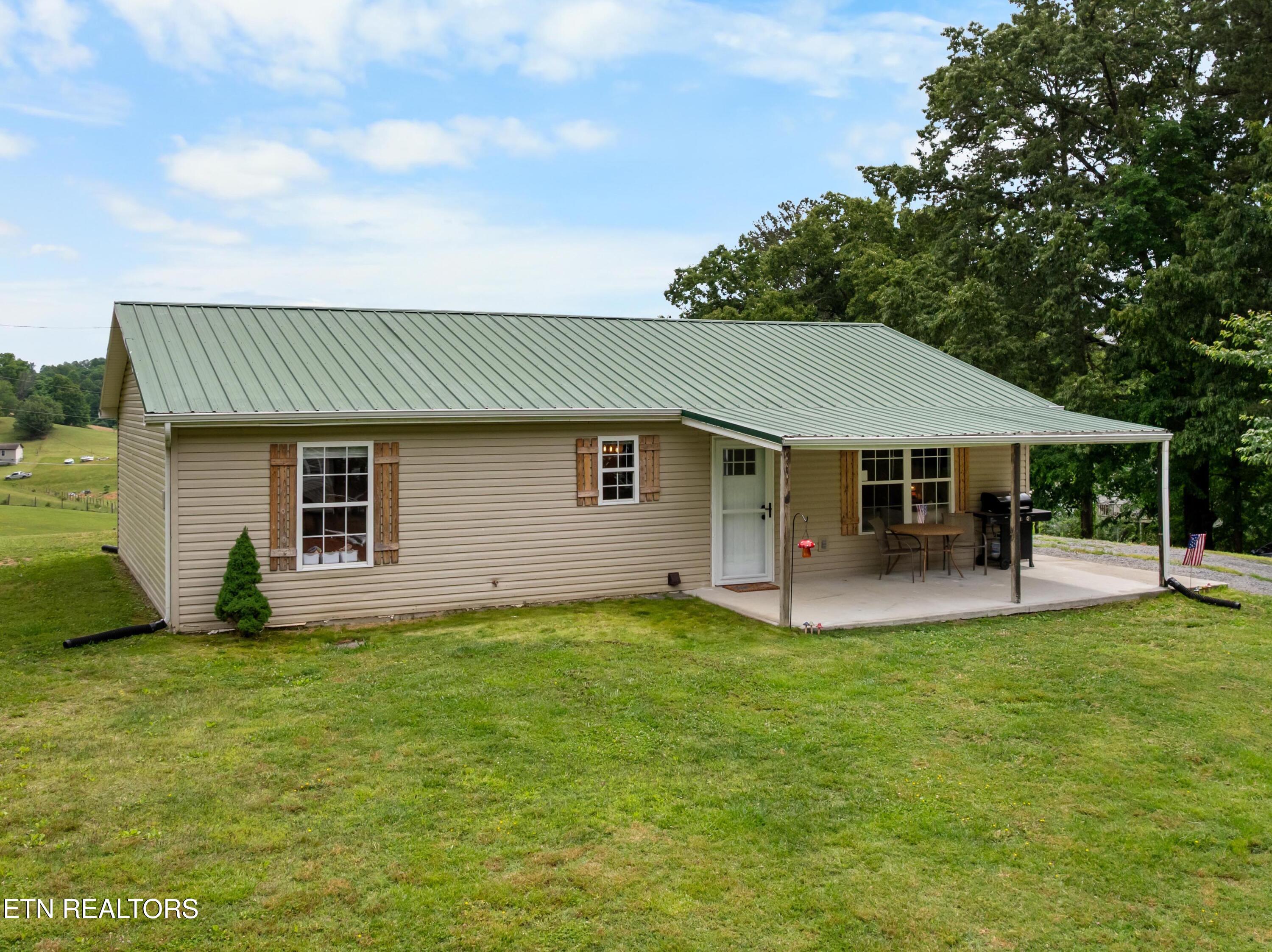 415 Mcghee Lane Jacksboro TN 37757