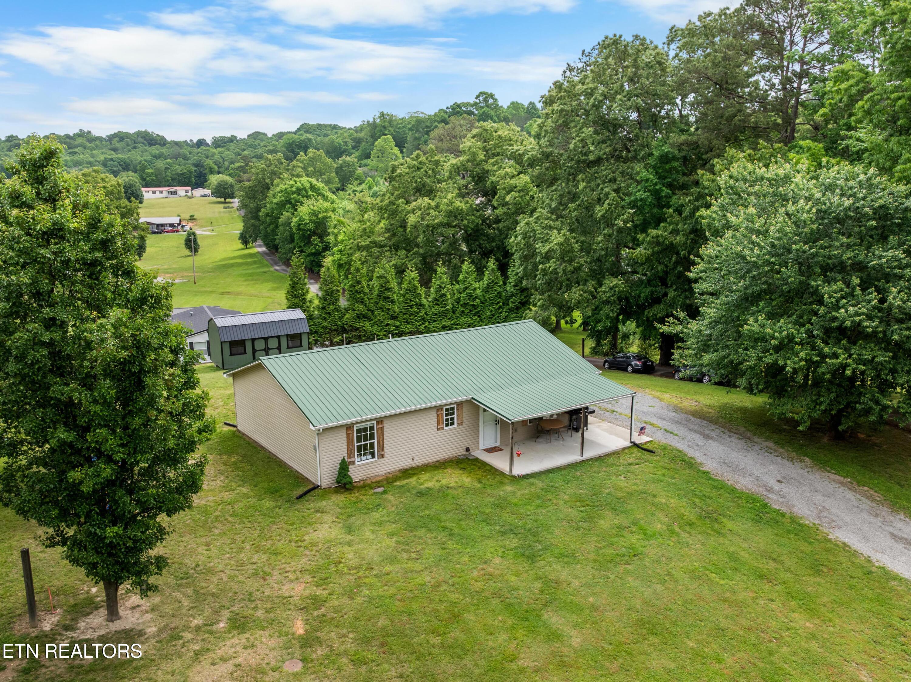 415 Mcghee Lane Jacksboro TN 37757