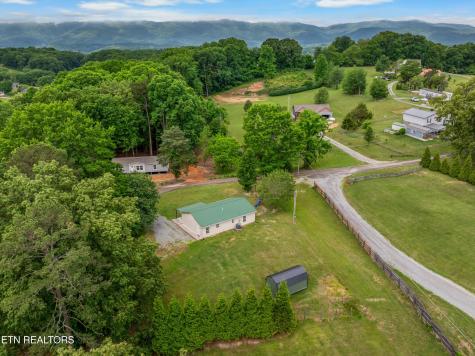 415 Mcghee Lane Jacksboro TN 37757